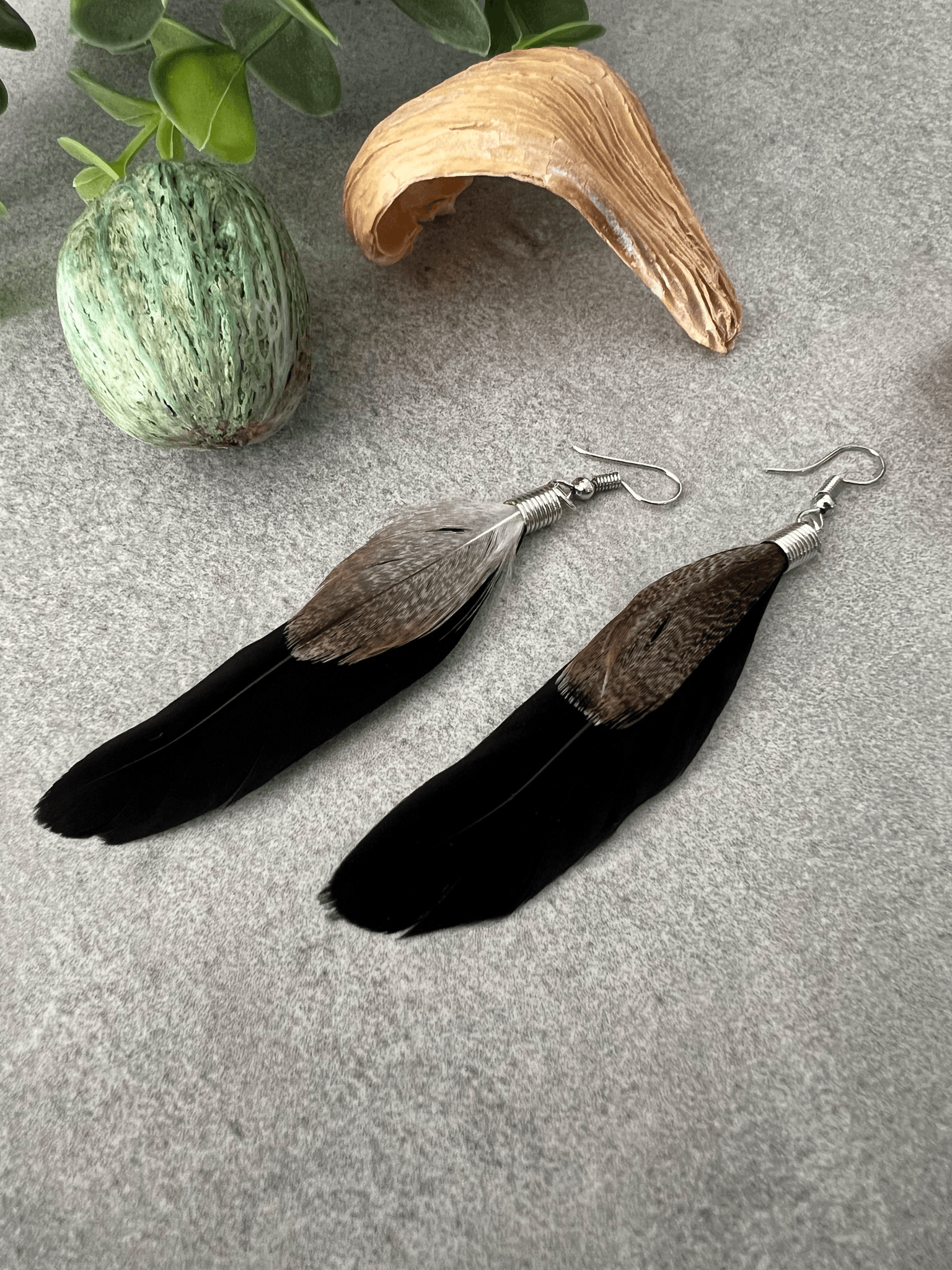 Boucles d’oreilles SONIA longues plumes noires - Créations Uniques