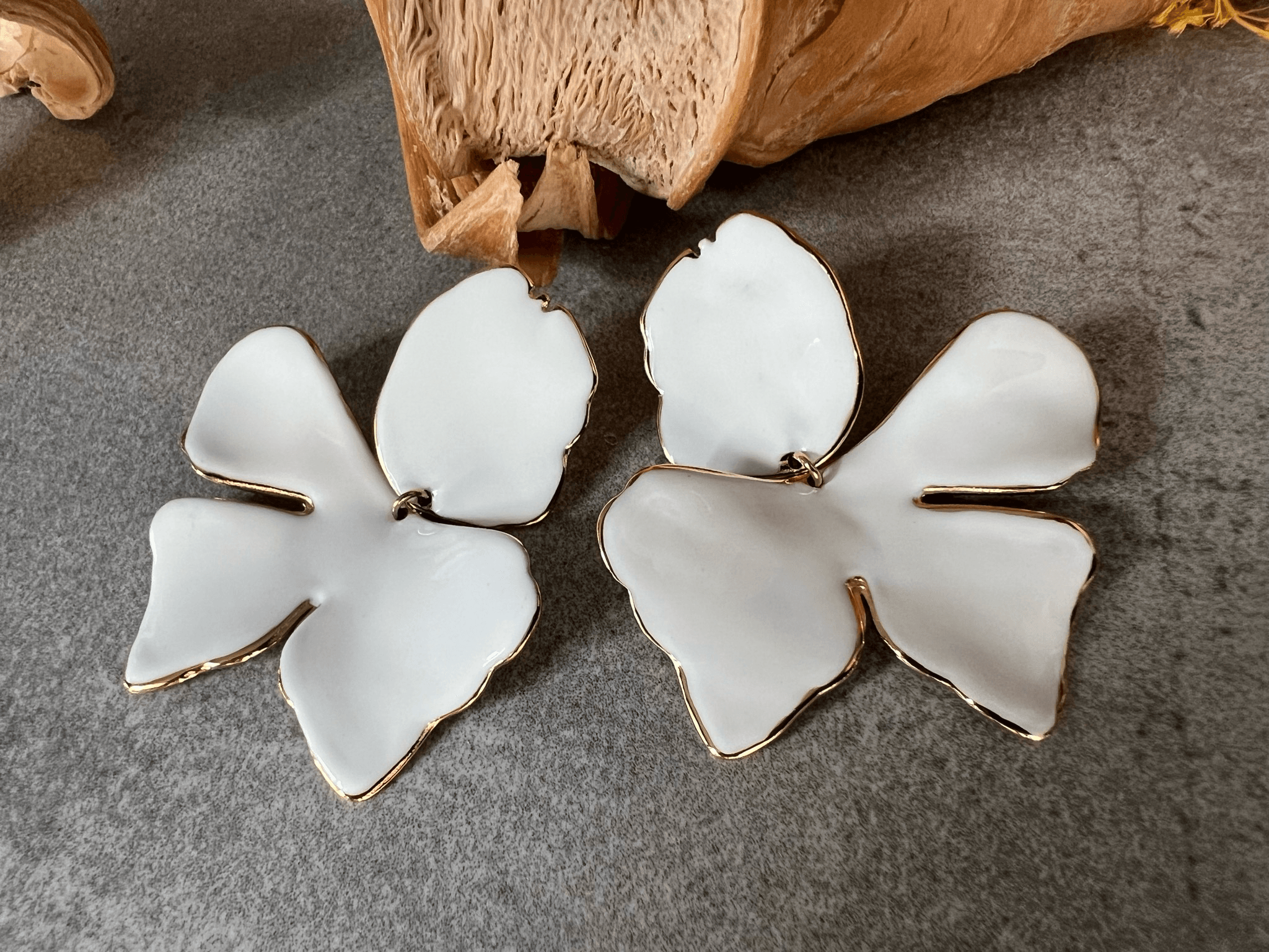 Boucles d’oreilles GEORGINA feuilles blanches - Créations Uniques
