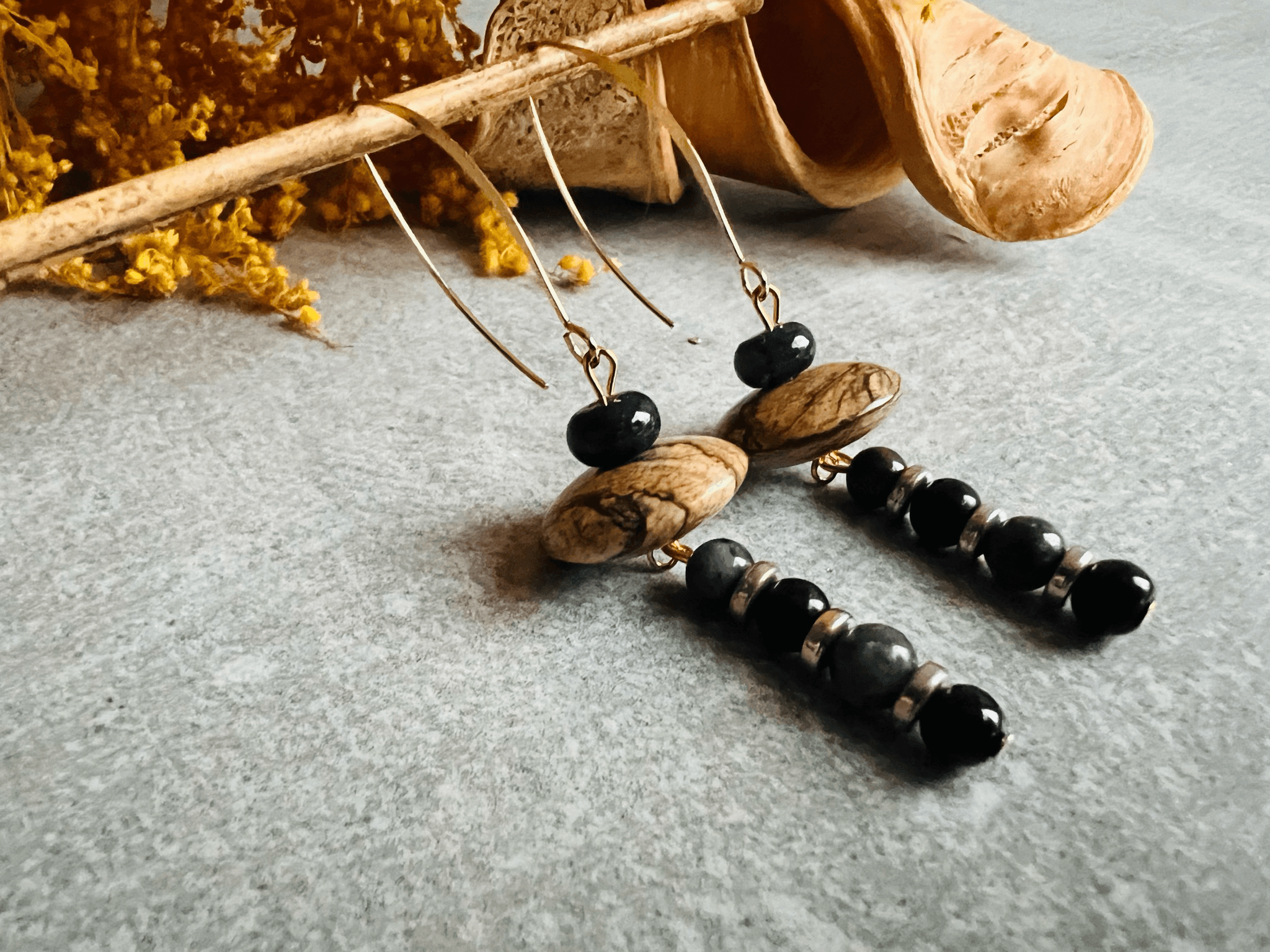 Boucles d’oreilles DANY perles noires et marron - Créations Uniques - Créations Uniques