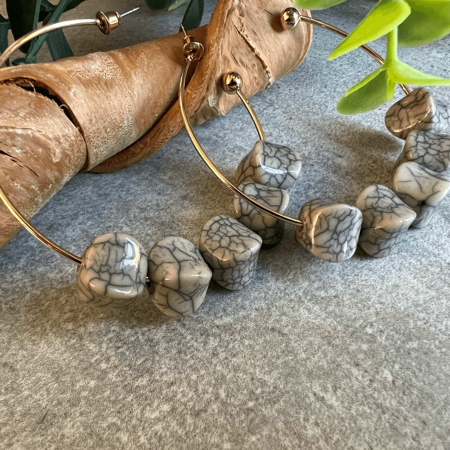 Boucles d’oreilles DONNA anneaux créoles et perles grises - Créations Uniques - Créations Uniques