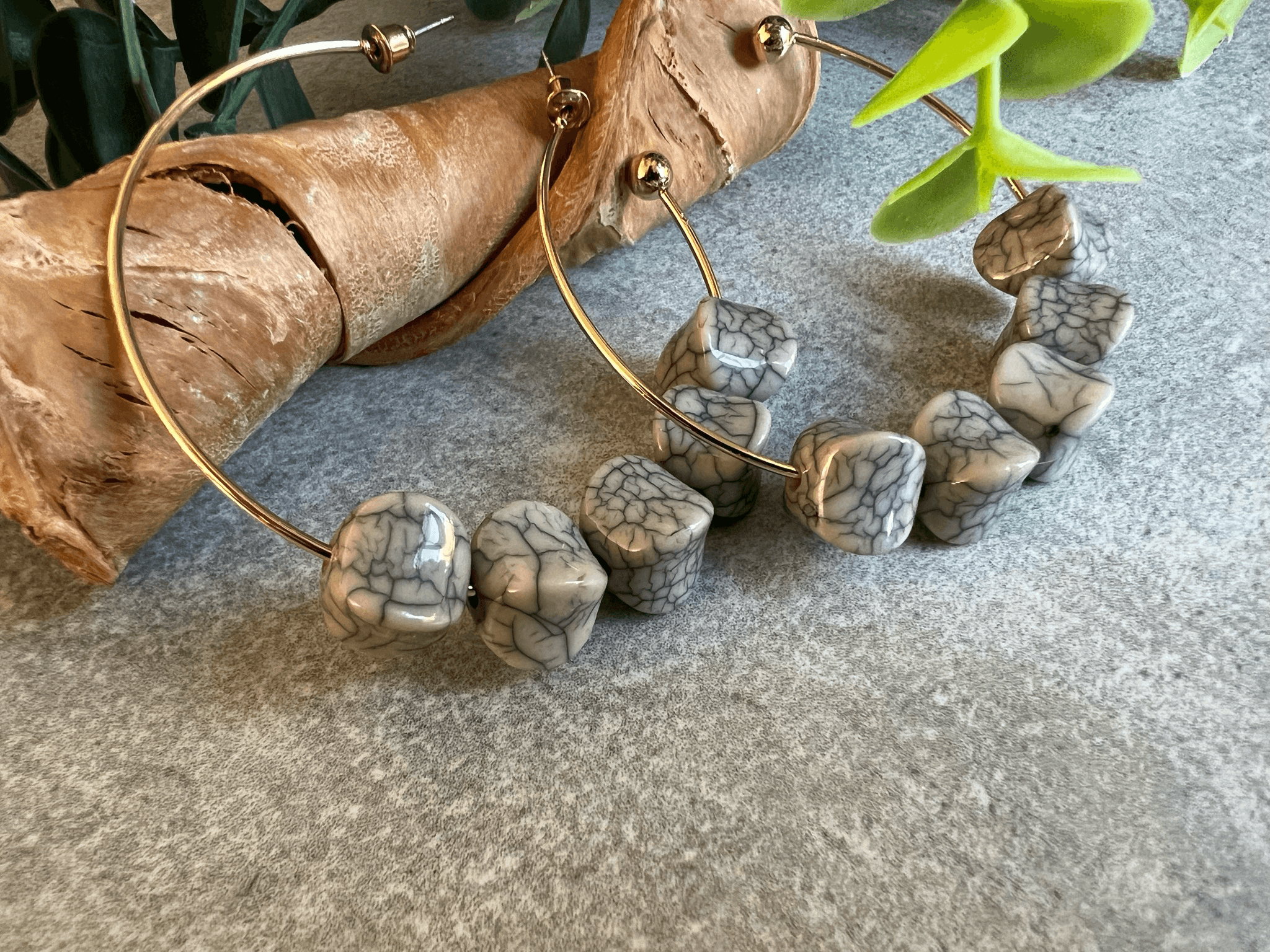 Boucles d’oreilles DONNA anneaux créoles et perles grises - Créations Uniques - Créations Uniques