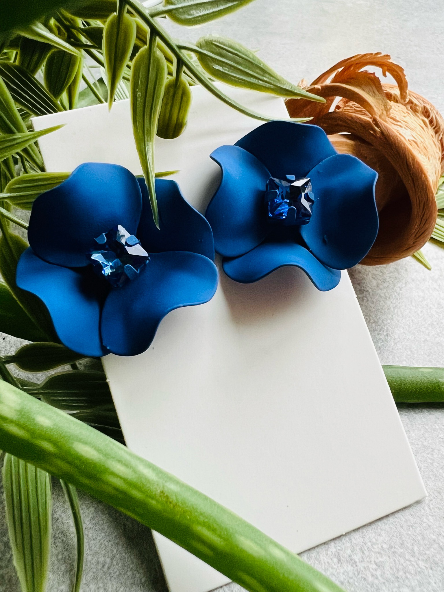 Boucles d’oreilles GILIANE fleurs bleues - Créations Uniques