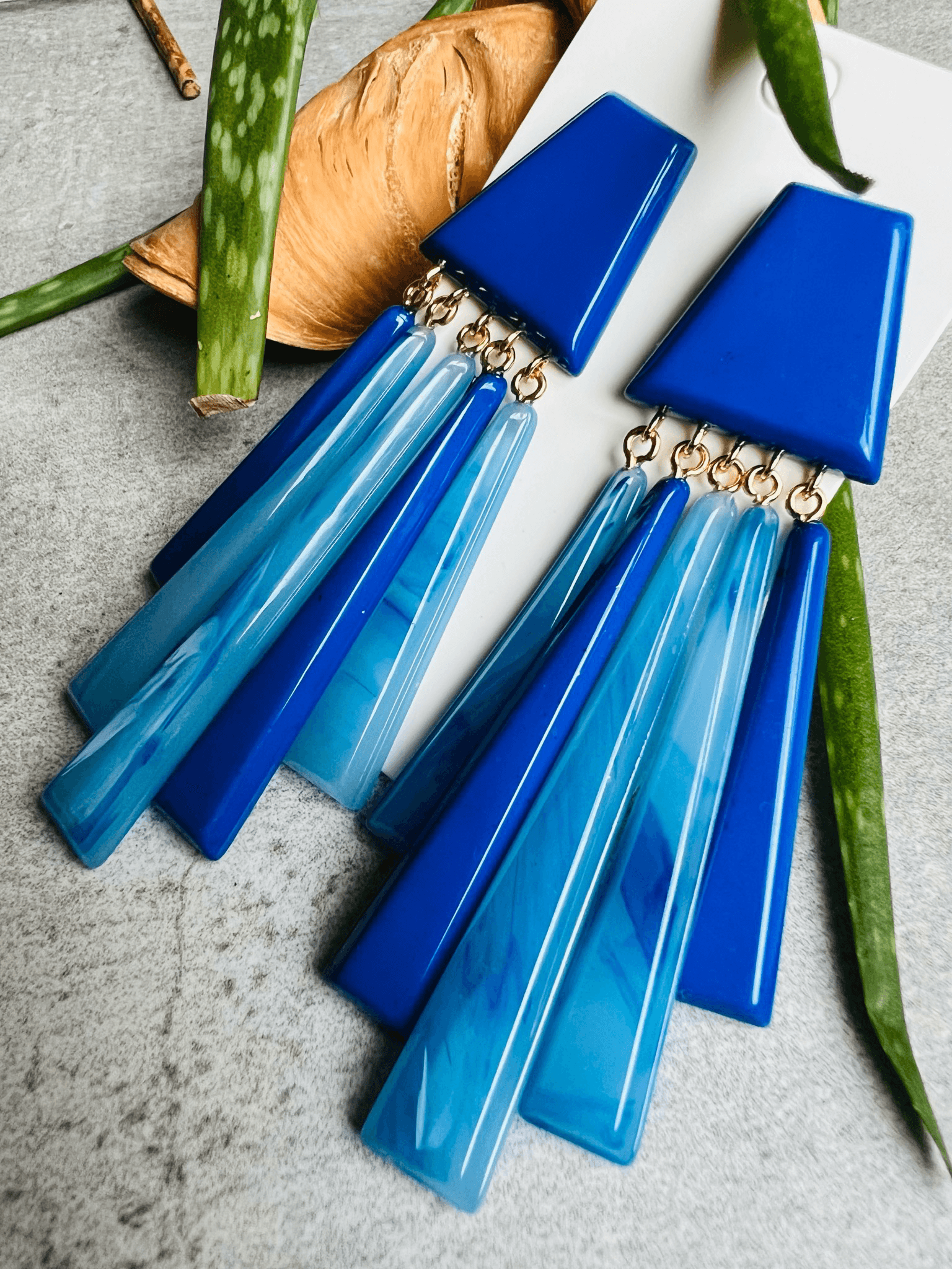 Boucles d’oreilles KATHLEEN grande modèle bleu océan résine - Créations Uniques