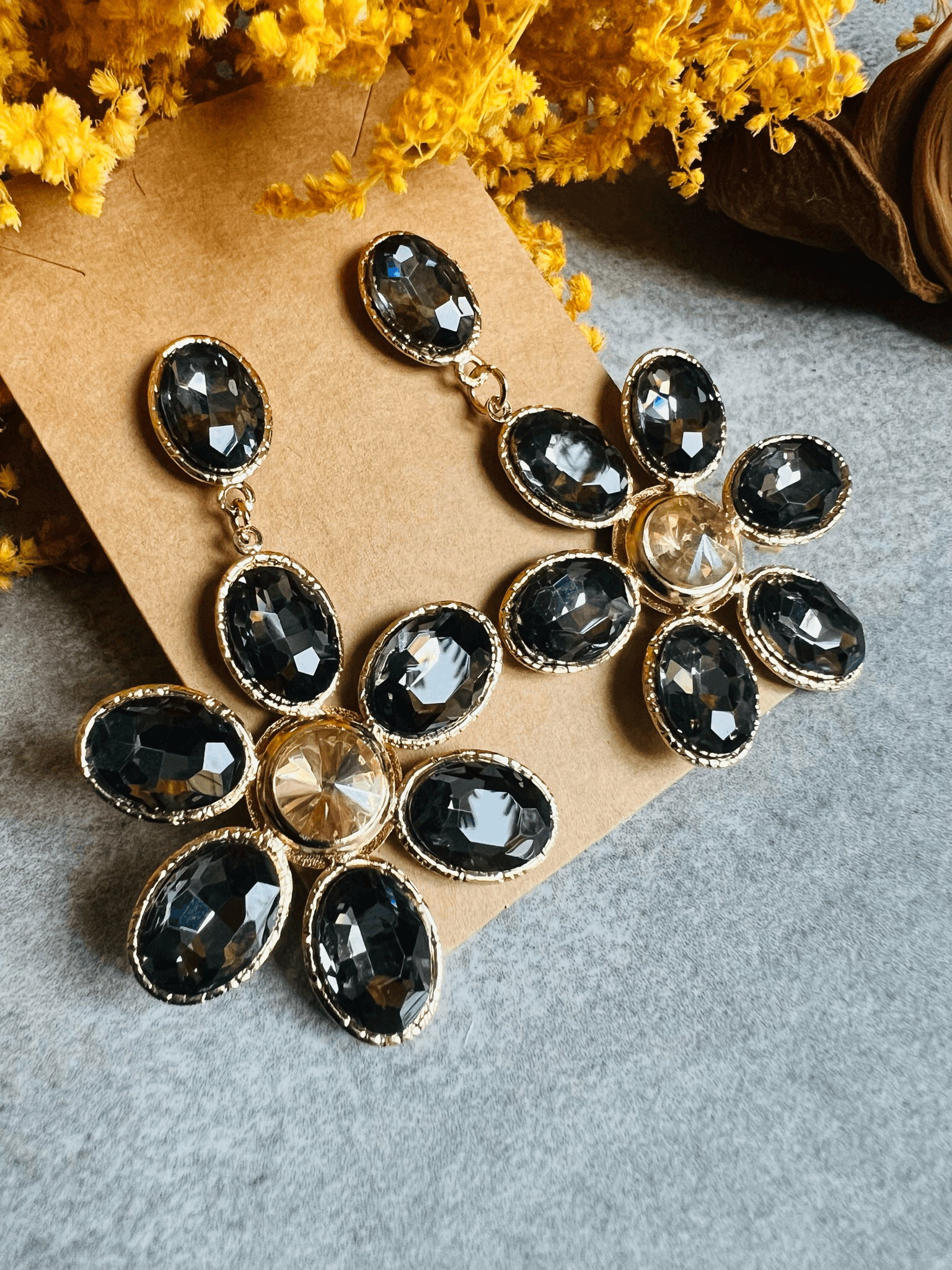 Boucles d’oreilles MAEVA grandes fleurs brillantes gris anthracite - Créations Uniques