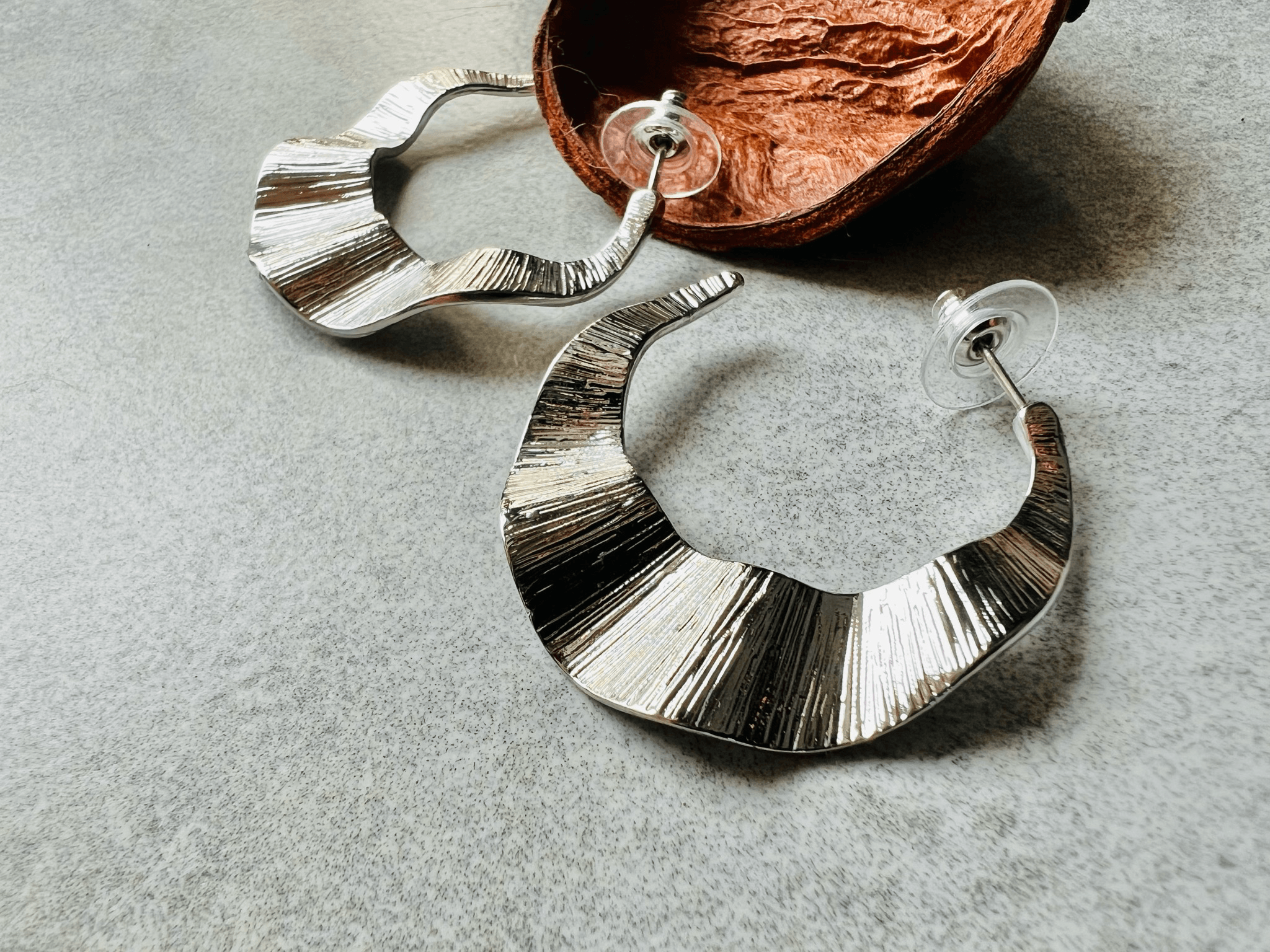 Boucles d’oreilles ALIX créoles argentées - Créations Uniques