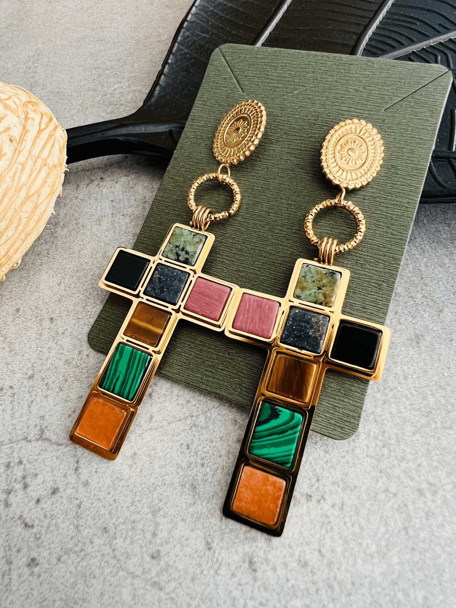 Boucles d’oreilles MIRANDA grandes croix carrés multicolores - Créations Uniques