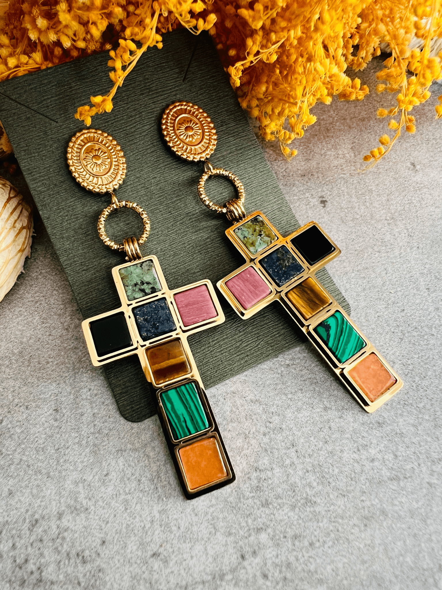 Boucles d’oreilles MIRANDA grandes croix carrés multicolores - Créations Uniques