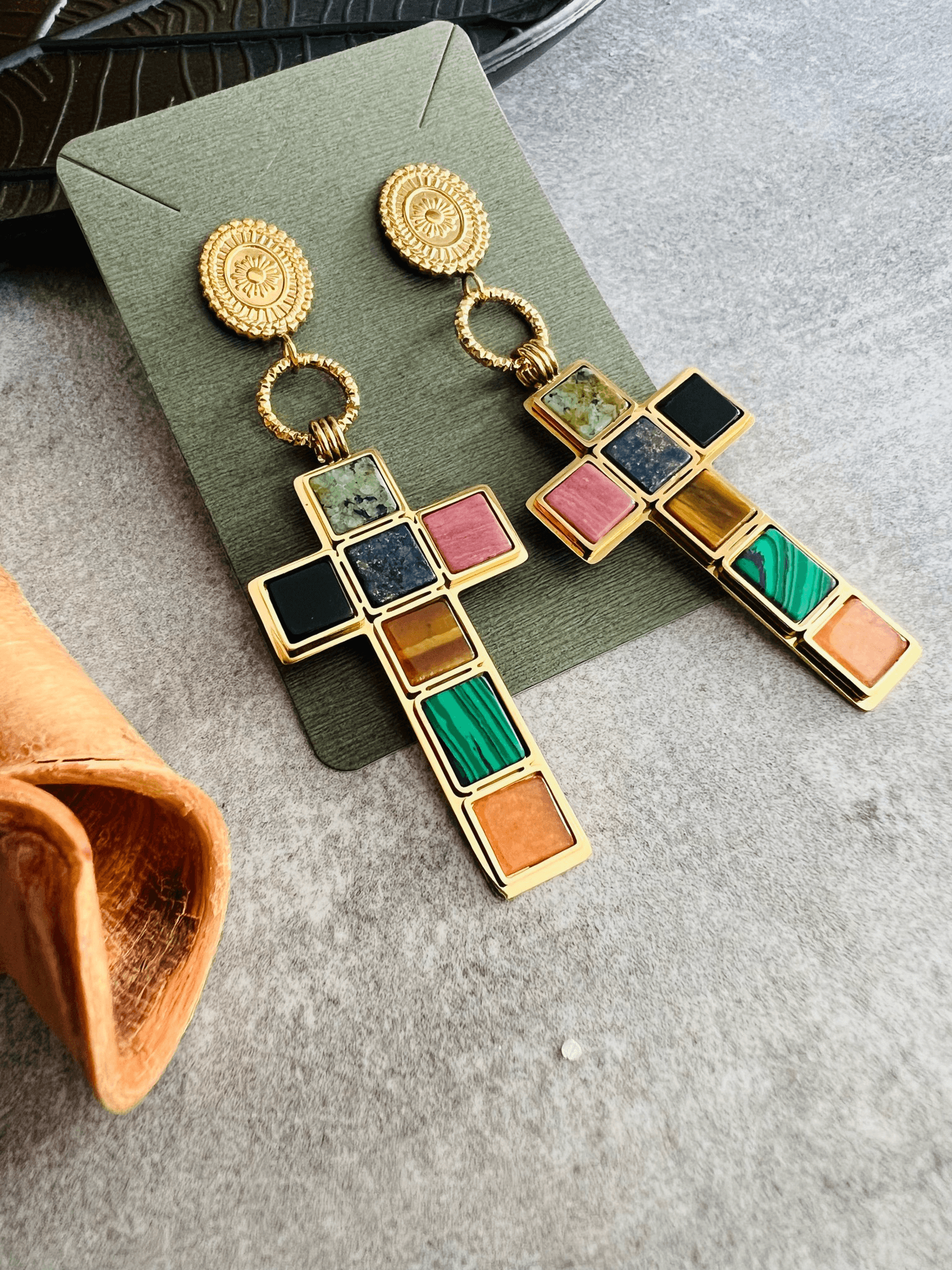 Boucles d’oreilles MIRANDA grandes croix carrés multicolores - Créations Uniques