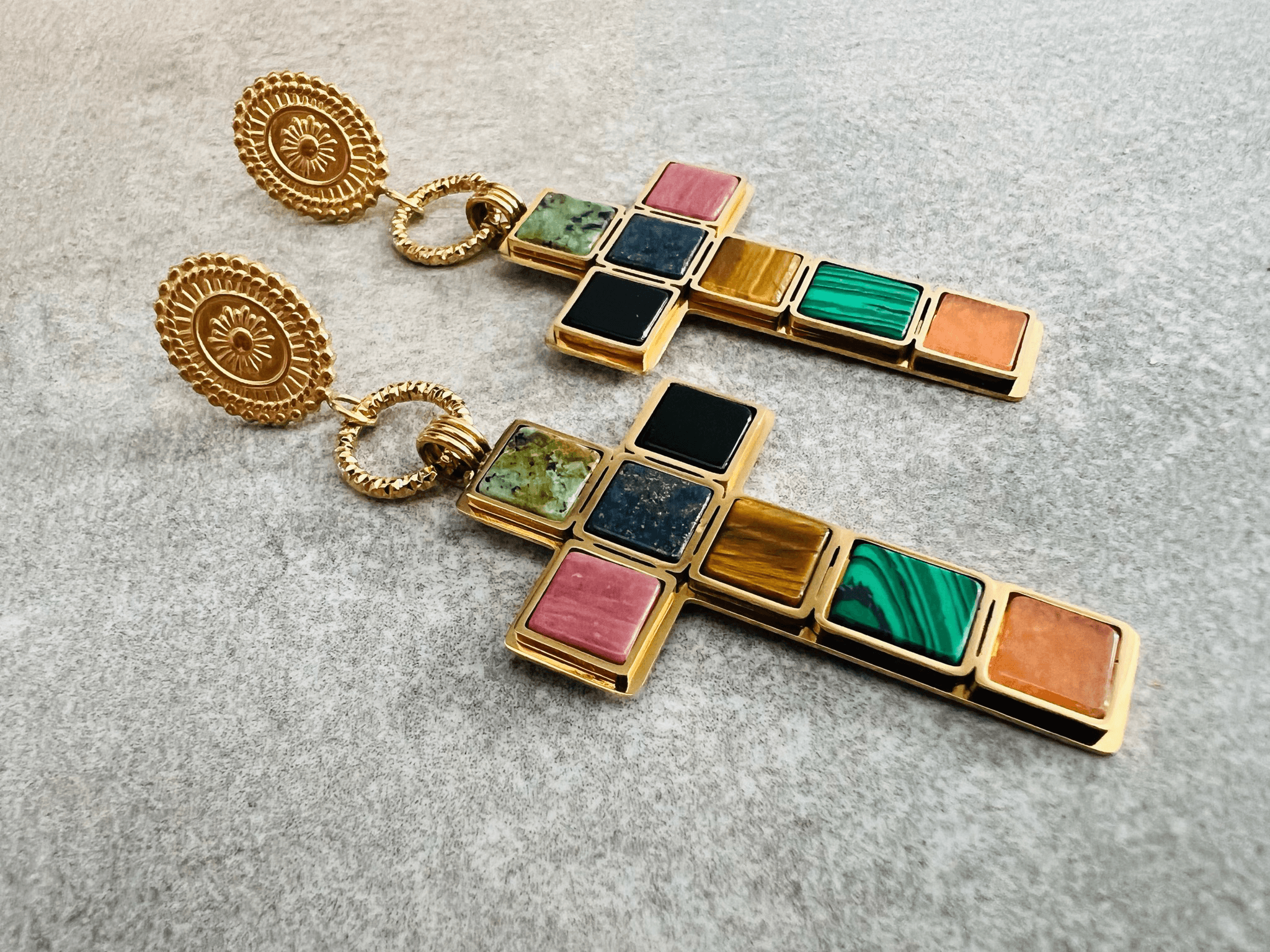Boucles d’oreilles MIRANDA grandes croix carrés multicolores - Créations Uniques