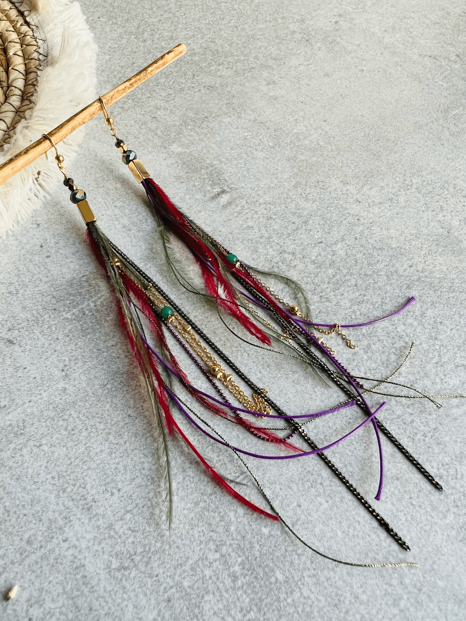Boucles d’oreilles HAYEM fines et longues plumes multicolores - Créations Uniques