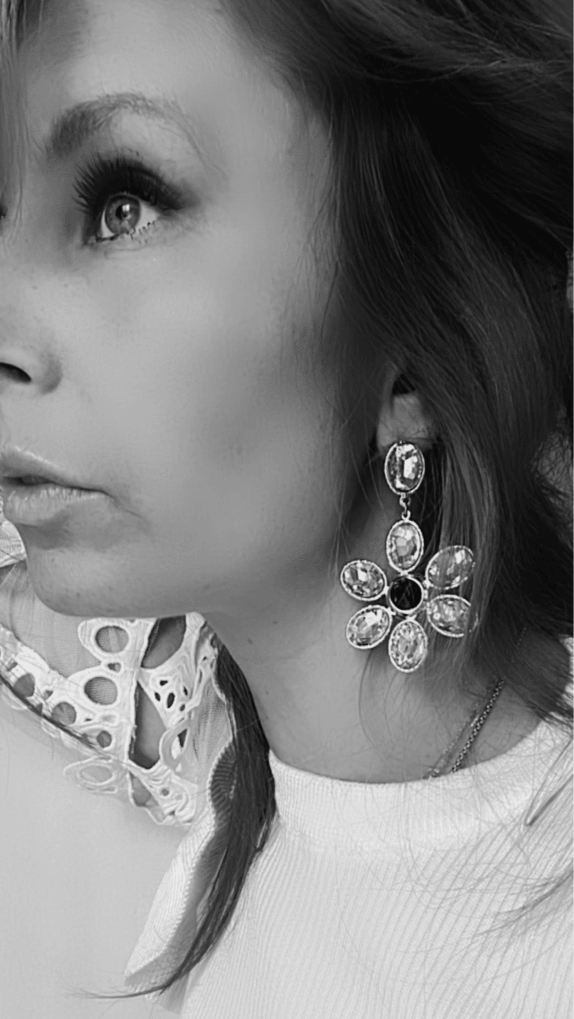 Boucles d’oreilles MAEVA fleurs brillantes blanches - Créations Uniques