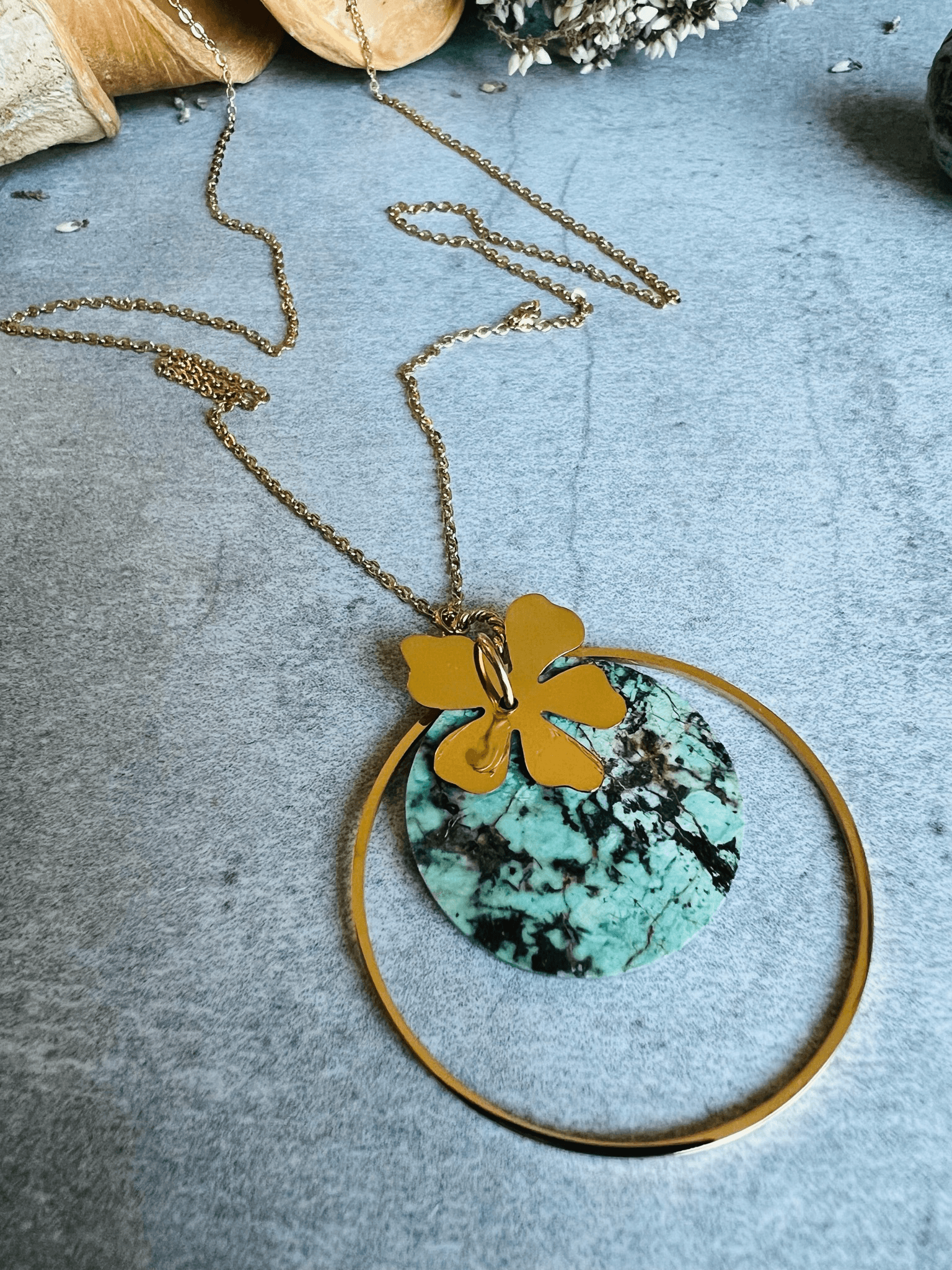 Collier LOUANE pendentif turquoise et anneau doré - Créations Uniques
