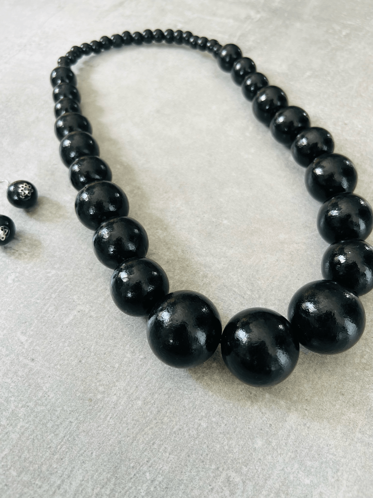 Collier SORAYA perles noires en bois - Créations Uniques