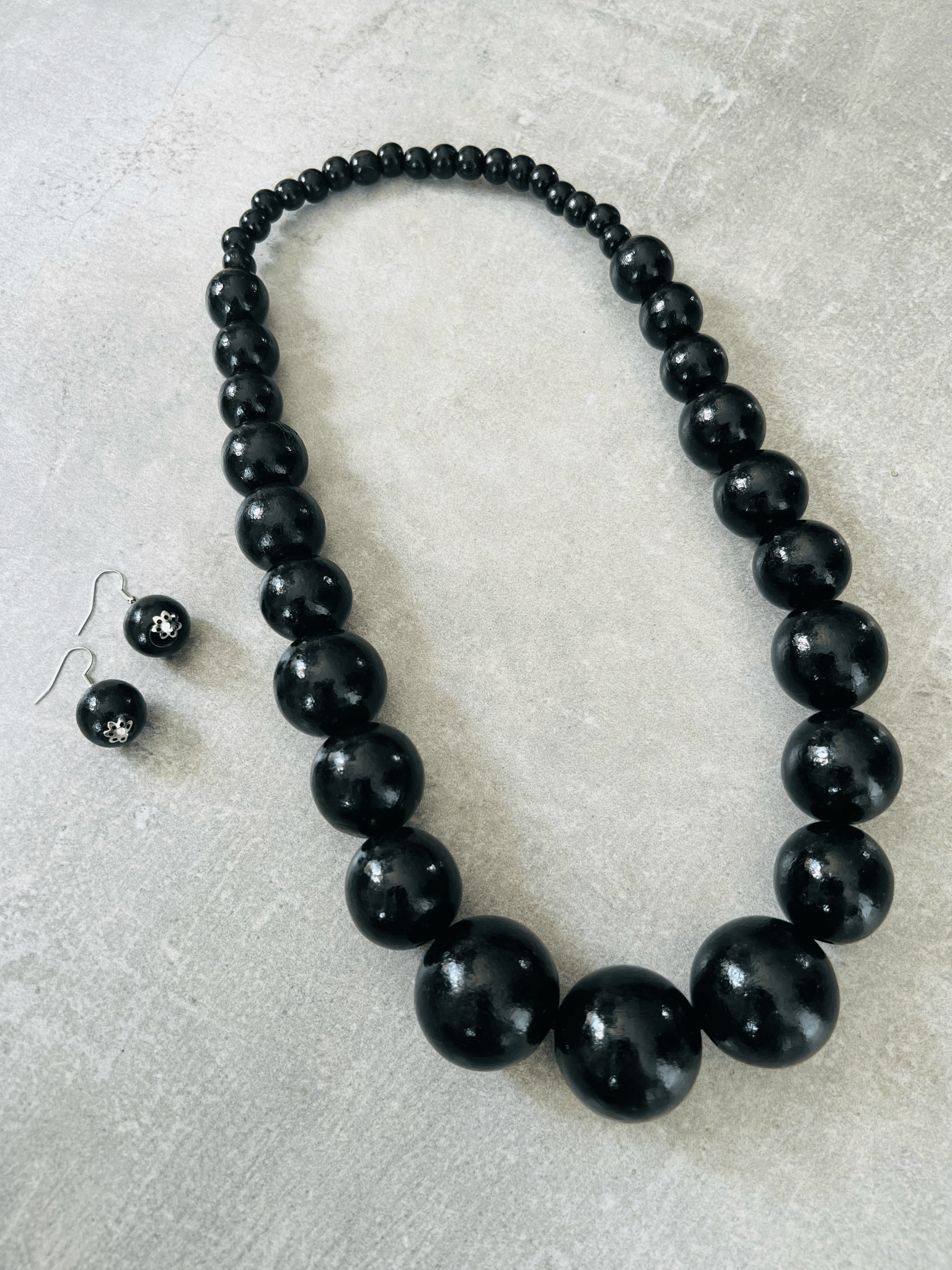 Collier SORAYA perles noires en bois - Créations Uniques