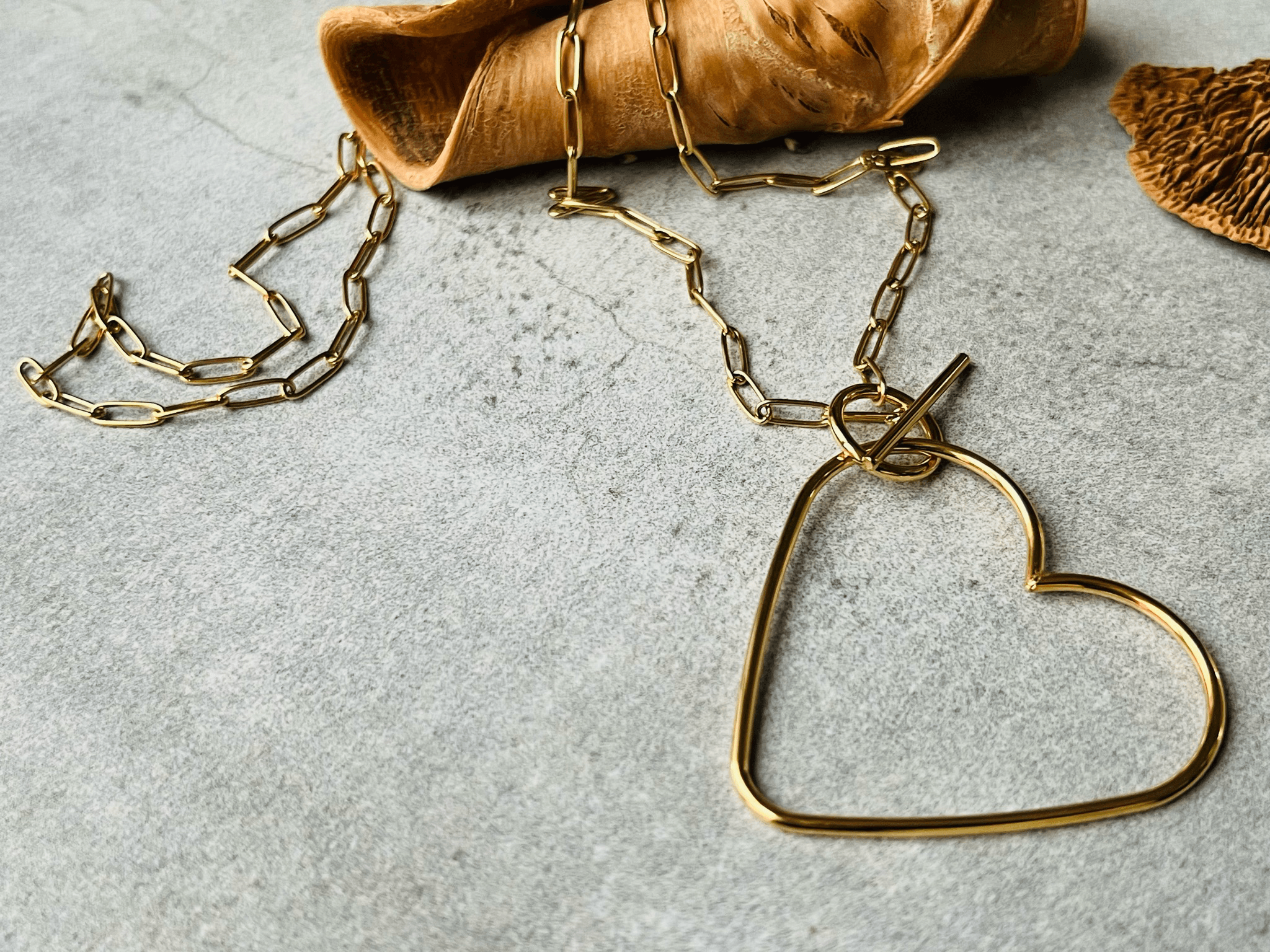 Collier RENÉE pendentif cœur , fermoir en T - Créations Uniques