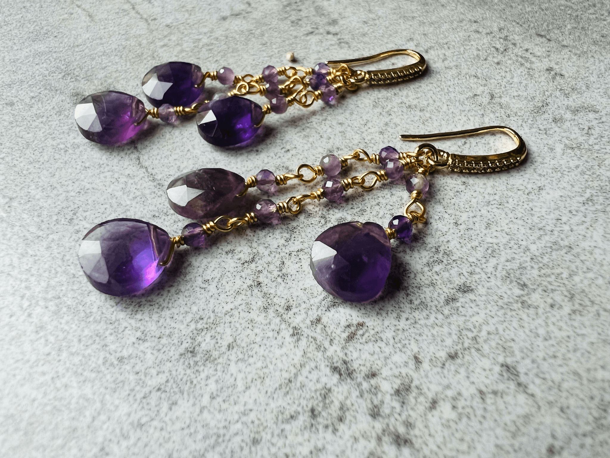 Boucles d’oreilles LITZIE gouttes et perles améthyste , crochets diamantés et design raffiné - Créations Uniques