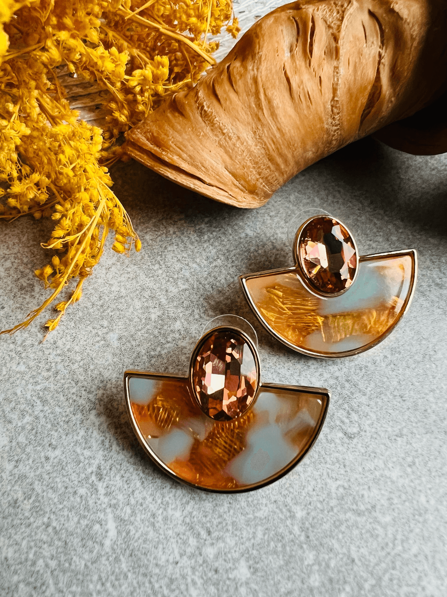 Boucles d’oreilles LIV demi cercle résine bleu ciel orangé - Créations Uniques