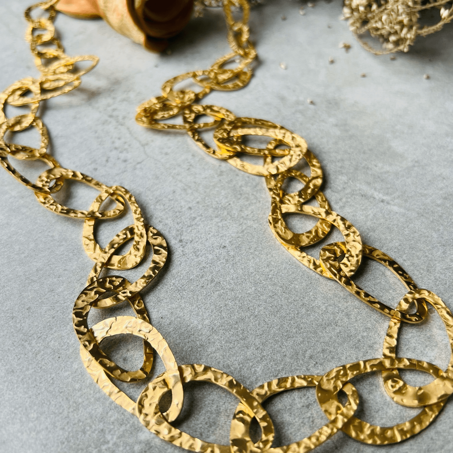 Collier chic MARIJAM sautoir maillons dorés - Créations Uniques