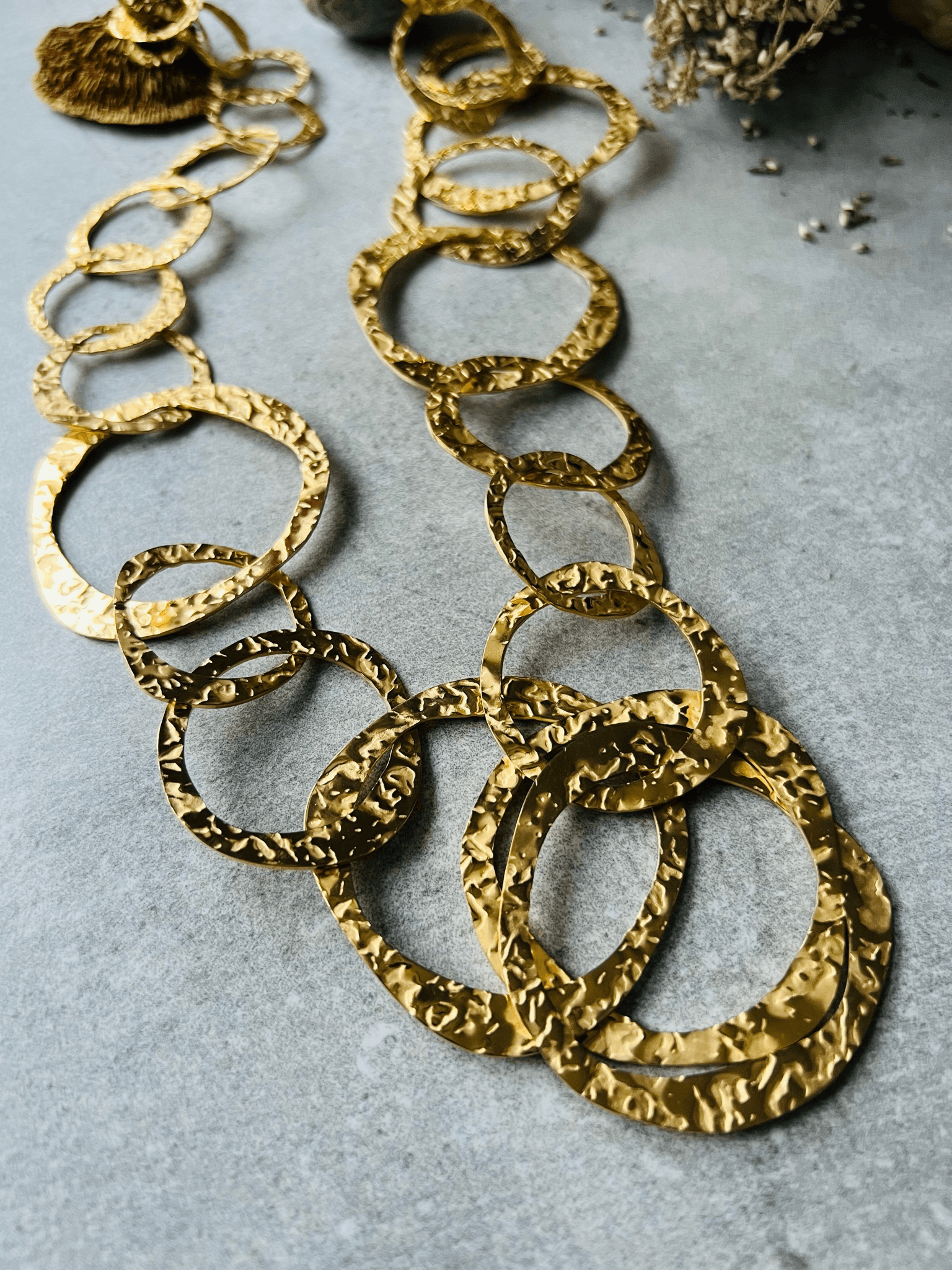 Collier chic MARIJAM sautoir maillons dorés - Créations Uniques