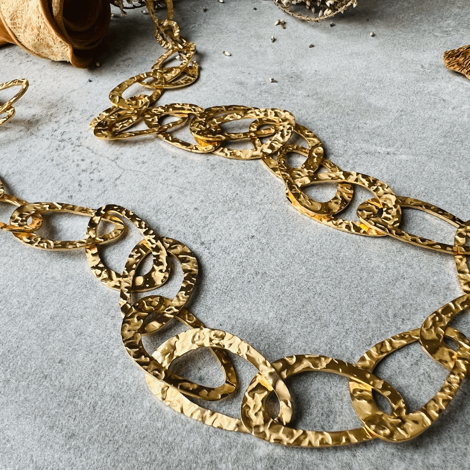 Collier chic MARIJAM sautoir maillons dorés - Créations Uniques