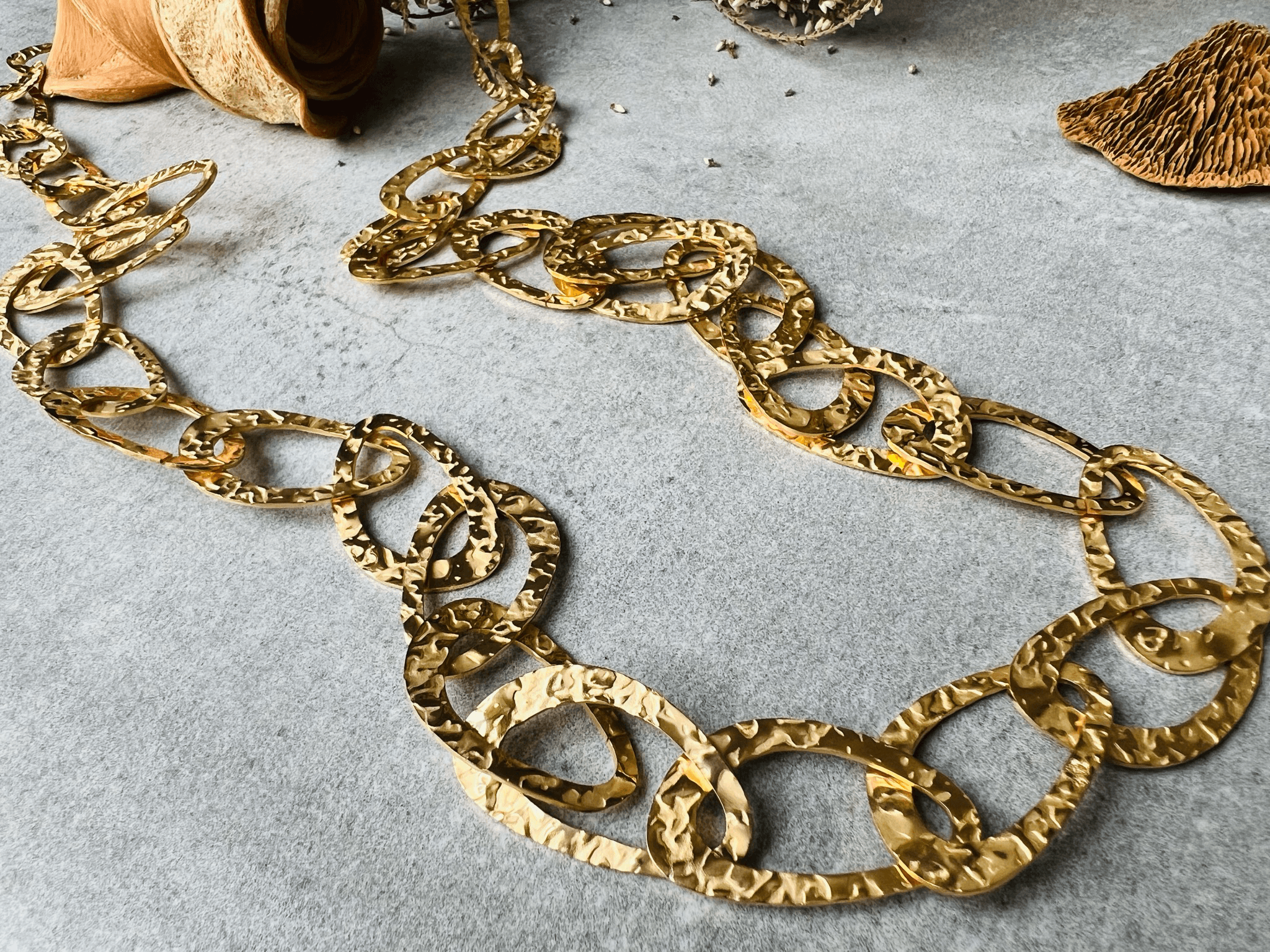 Collier chic MARIJAM sautoir maillons dorés - Créations Uniques