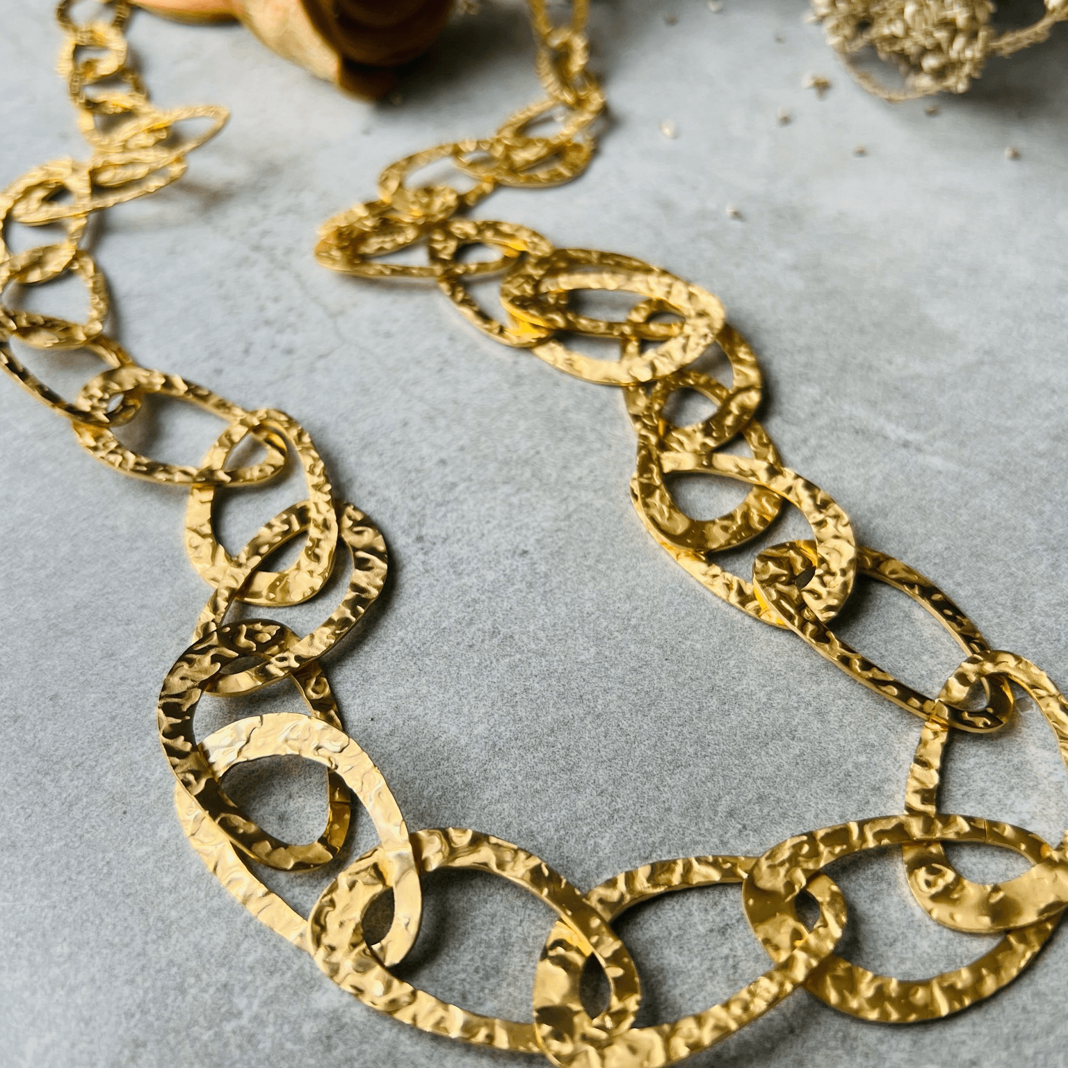 Collier chic MARIJAM sautoir maillons dorés - Créations Uniques