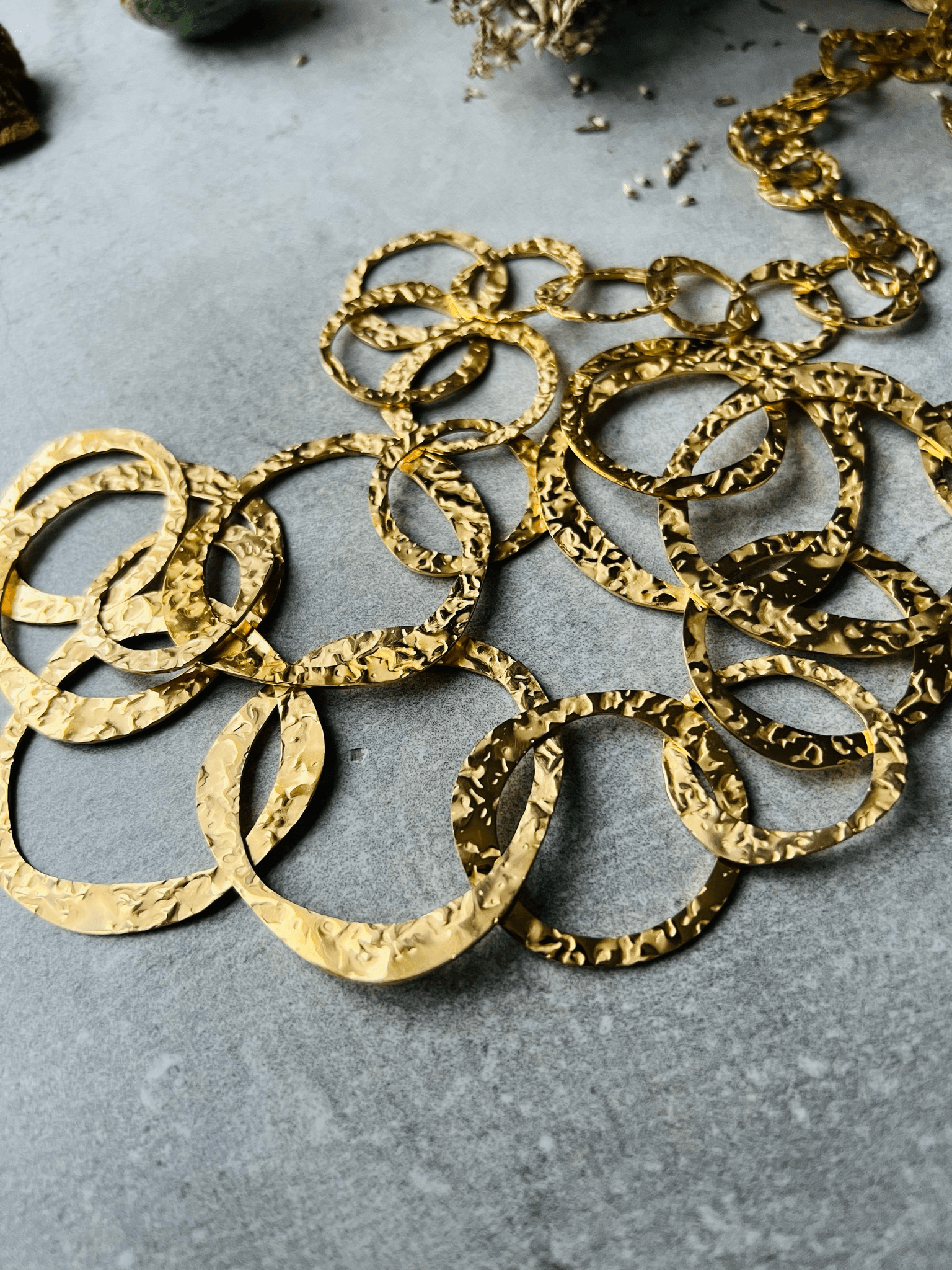 Collier chic MARIJAM sautoir maillons dorés - Créations Uniques