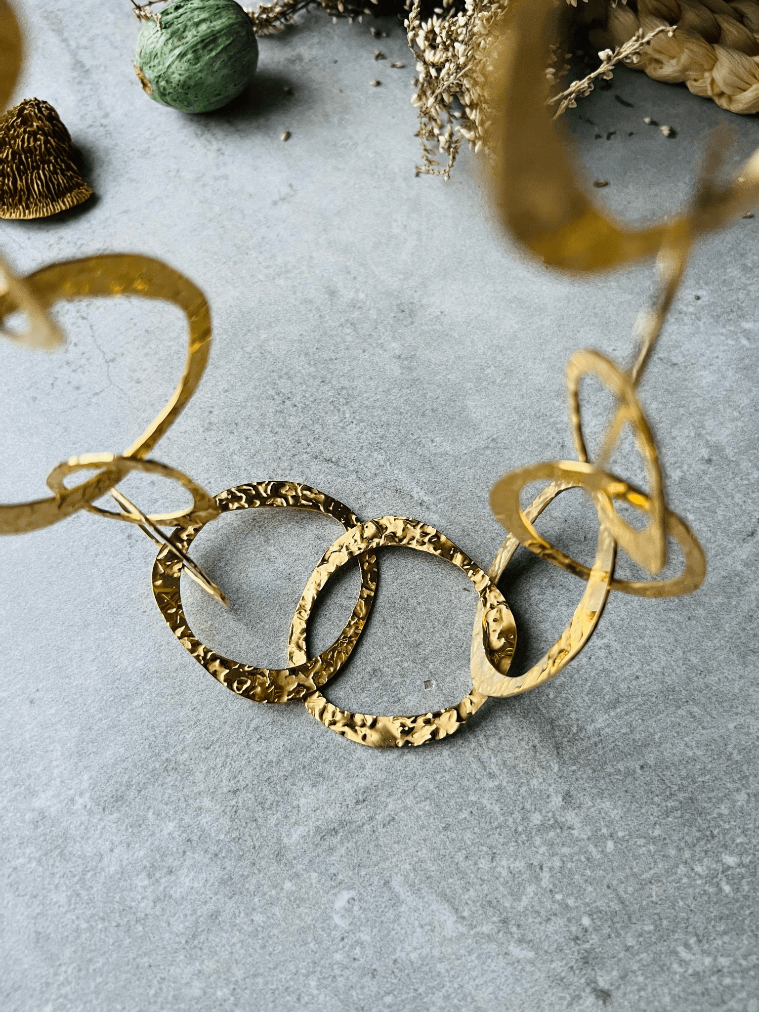 Collier chic MARIJAM sautoir maillons dorés - Créations Uniques