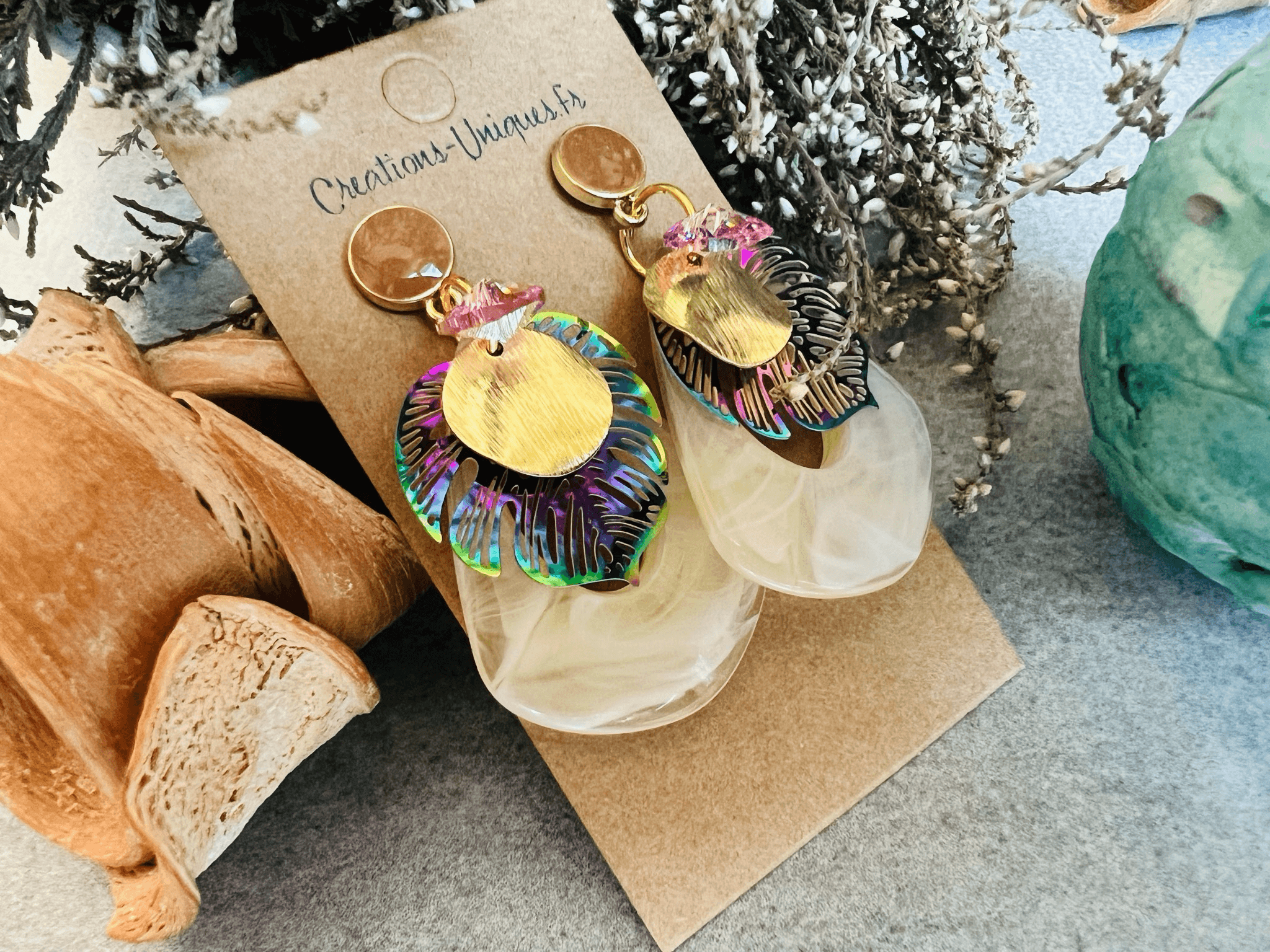 Boucles d’oreilles DELILAH résine beige cœurs cristal rose - Créations Uniques - Créations Uniques