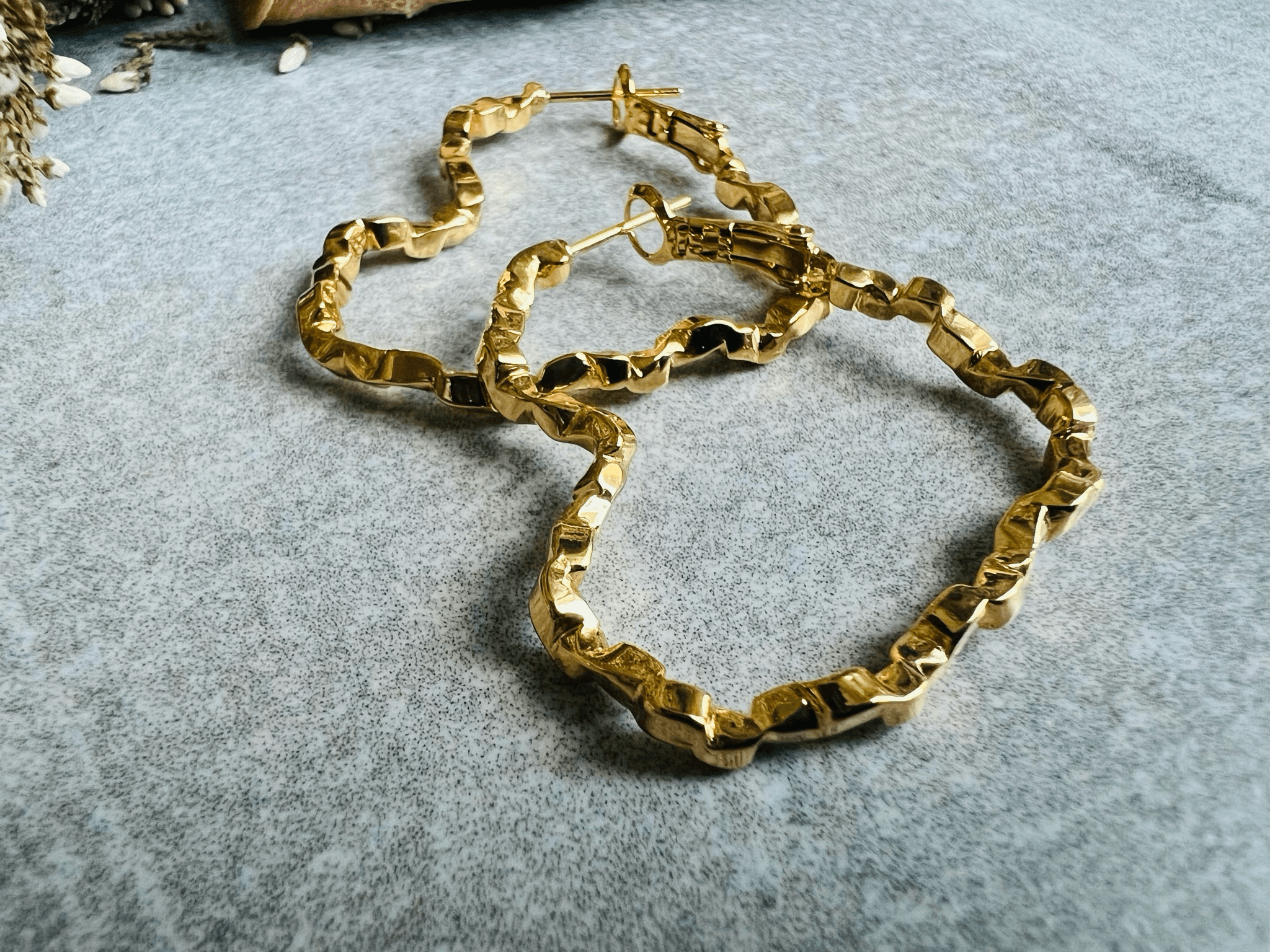 Boucles d’oreilles KAYLYNE créoles cœurs dorés - Créations Uniques