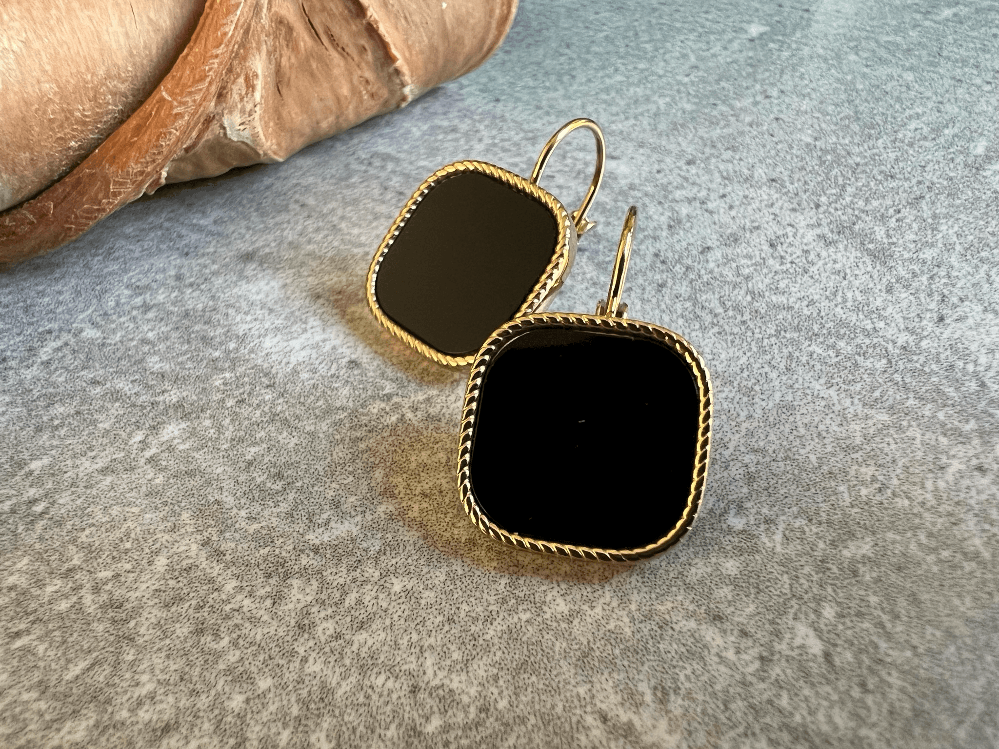 Boucles d’oreilles TATYANA noires, chic et discrètes - Créations Uniques