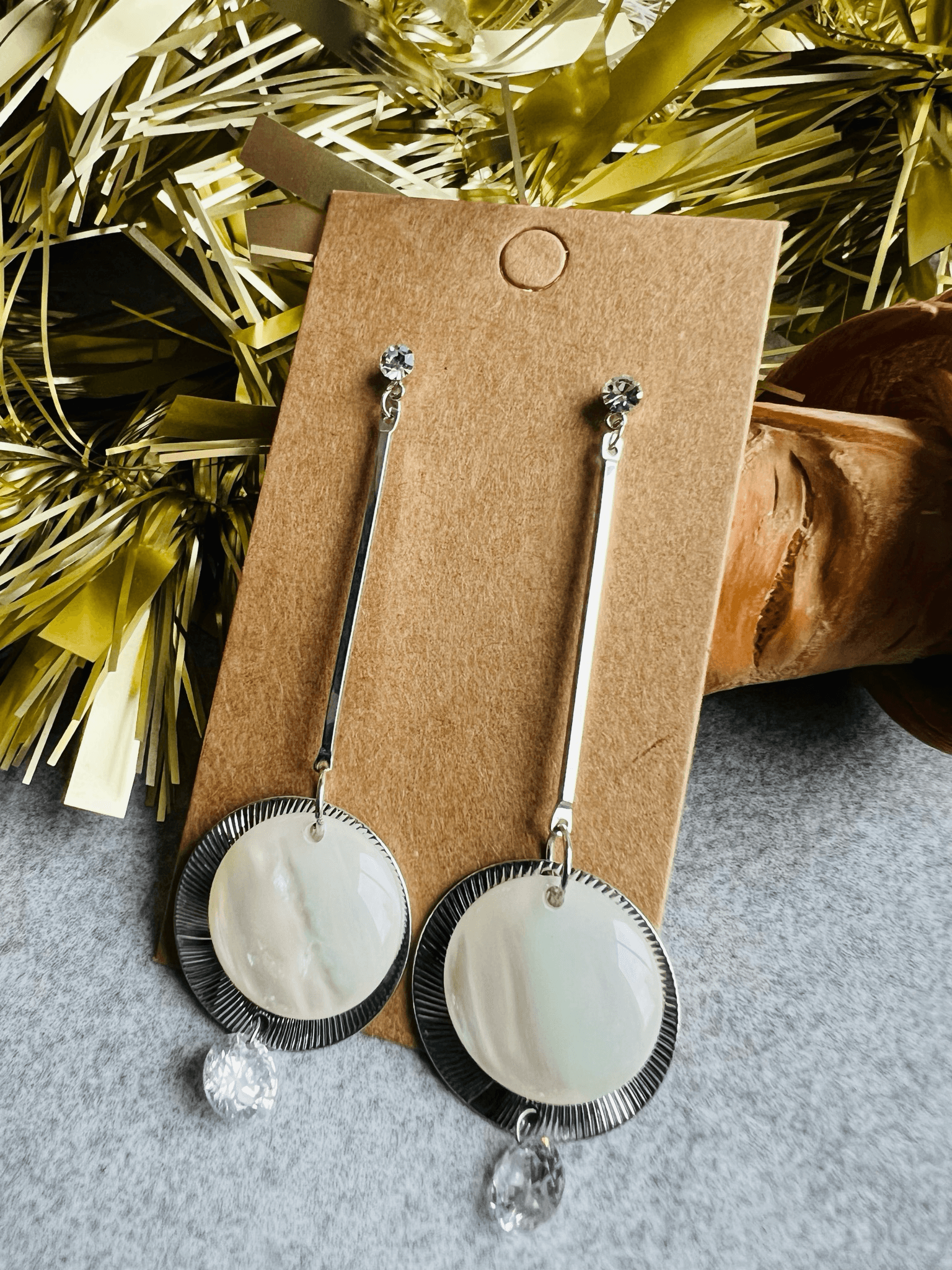 Boucles d’oreilles MARGEORY argentées , pastilles nacrées - Créations Uniques