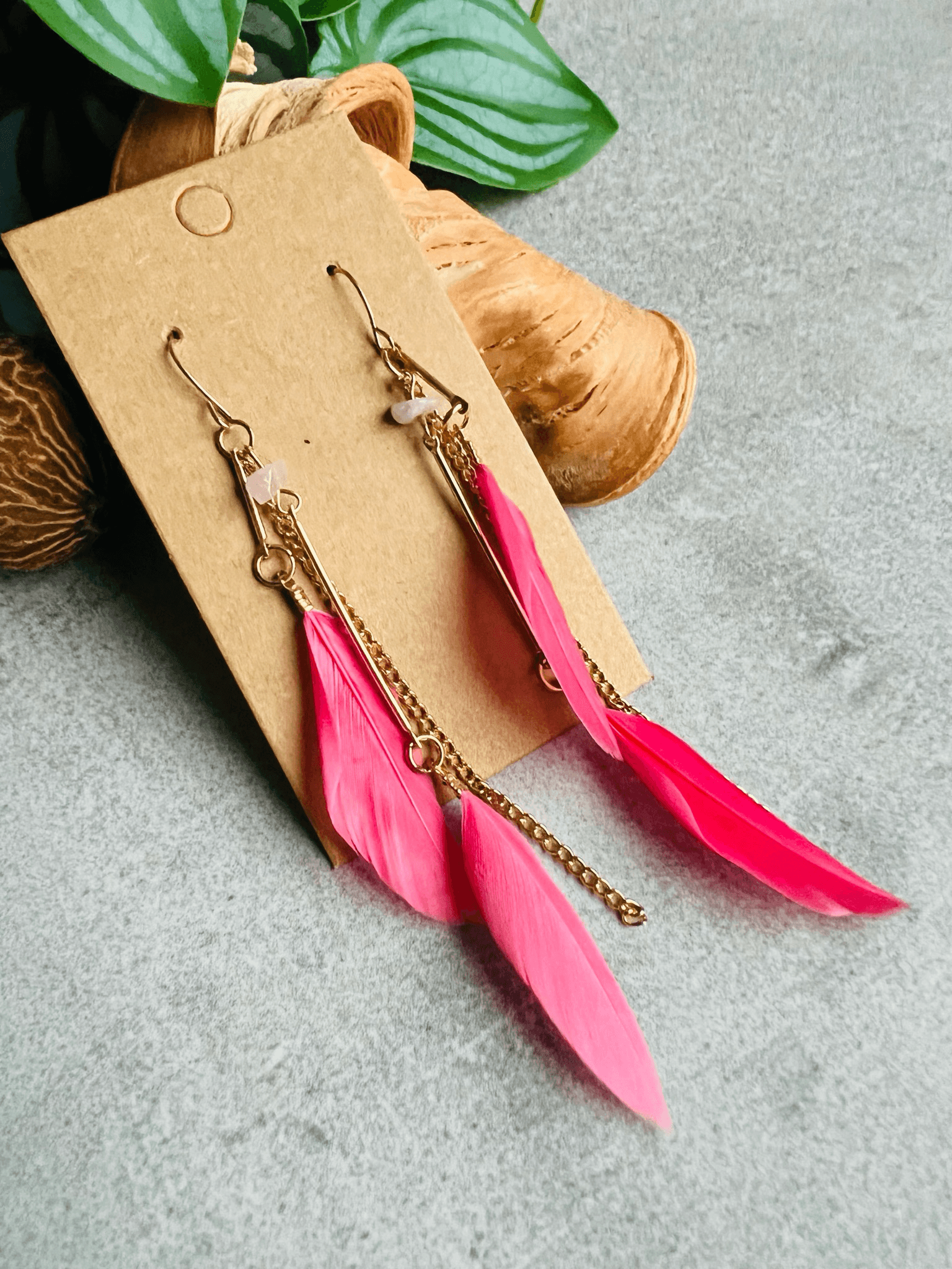 Boucles d’oreilles ANAÏS longues plumes roses - Créations Uniques - Créations Uniques