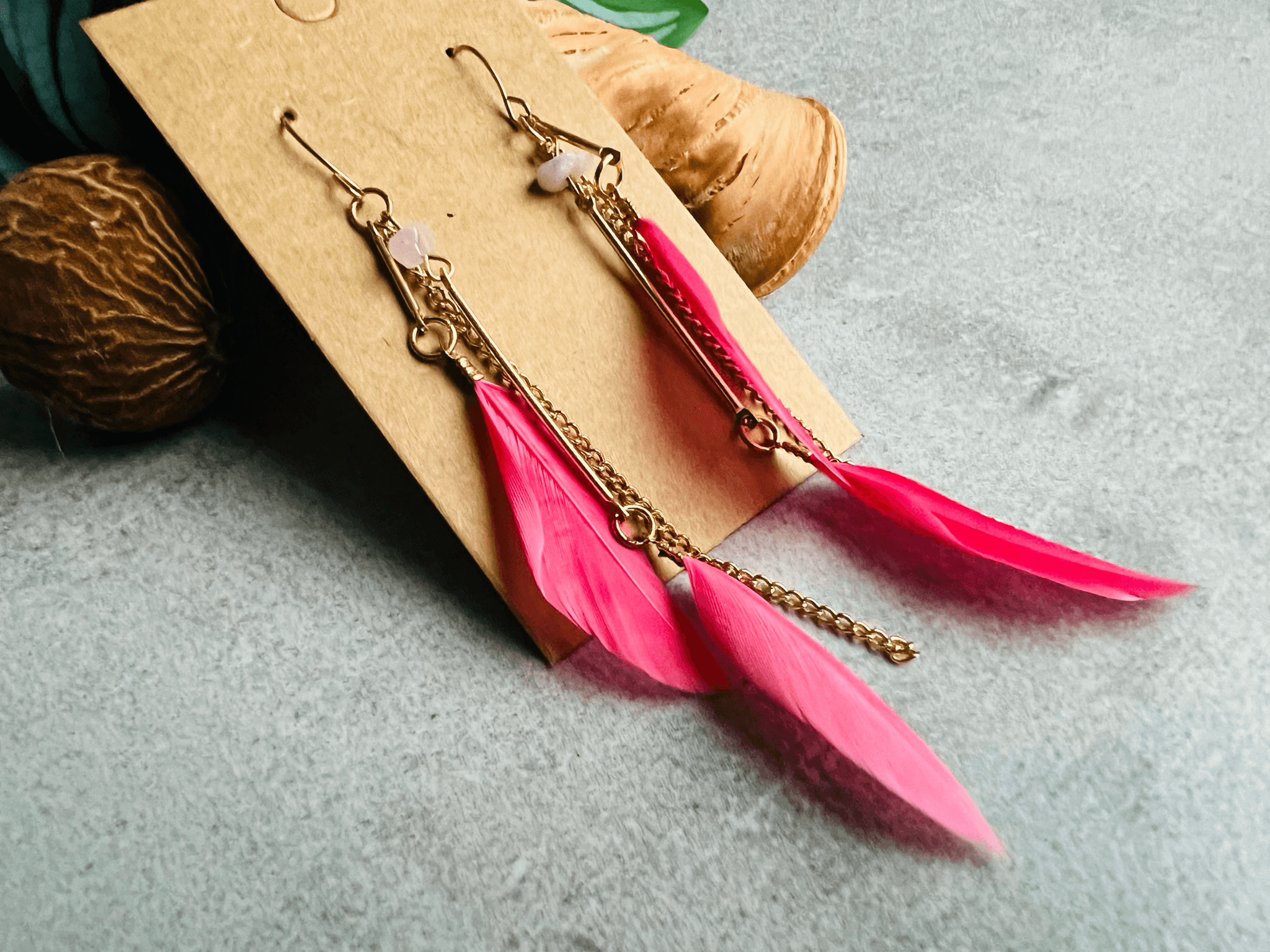 Boucles d’oreilles ANAÏS longues plumes roses - Créations Uniques - Créations Uniques