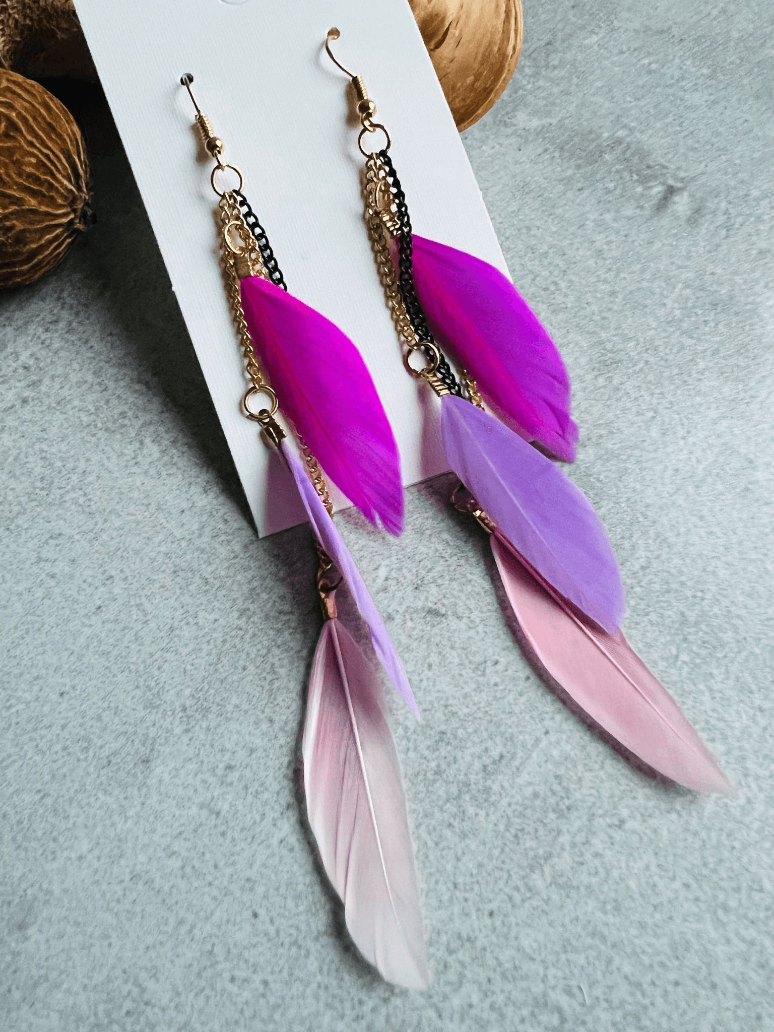 Boucles d’oreilles MARIBETH plumes tricolores - nuances de violet et rose - Créations Uniques