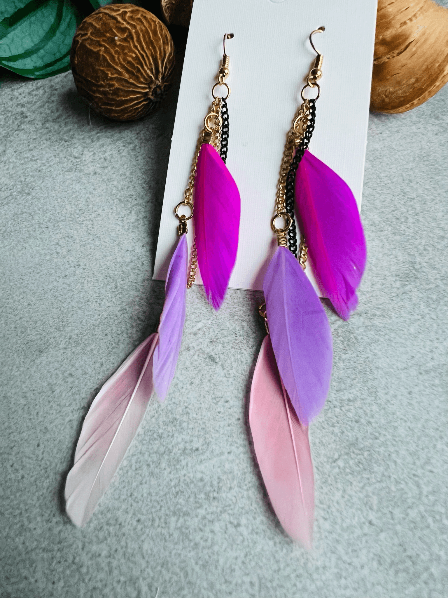 Boucles d’oreilles MARIBETH plumes tricolores - nuances de violet et rose - Créations Uniques