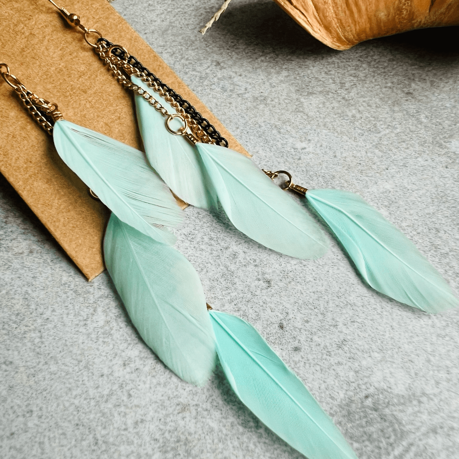 Boucles d’oreilles MARIBETH plumes vert pastel - Créations Uniques