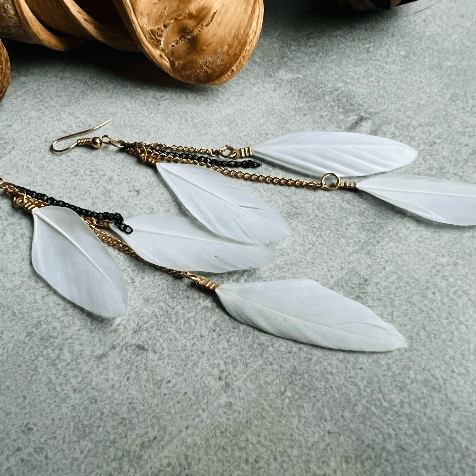 Boucles d’oreilles MARIBETH plumes blanches - Créations Uniques