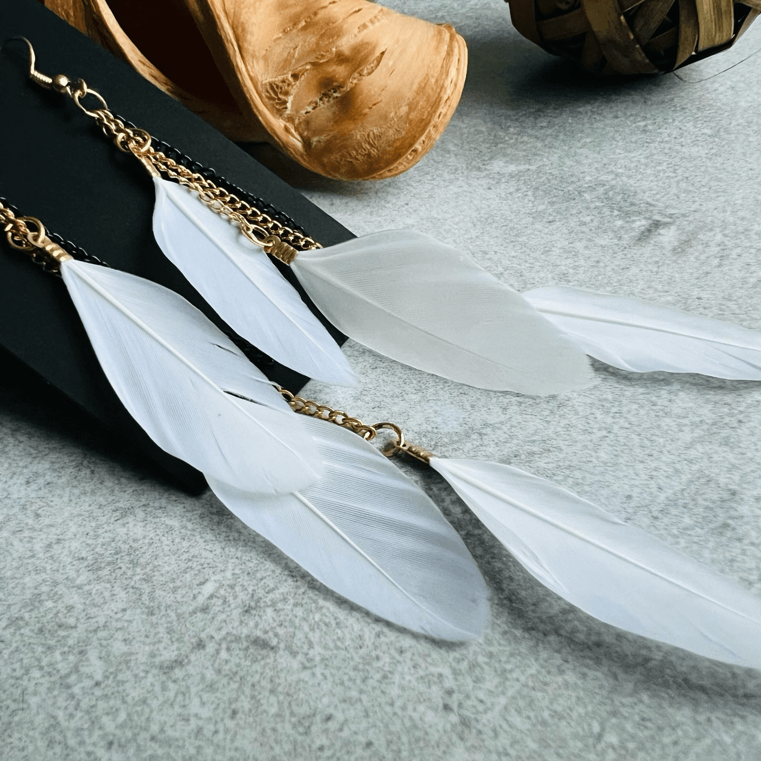 Boucles d’oreilles MARIBETH plumes blanches - Créations Uniques