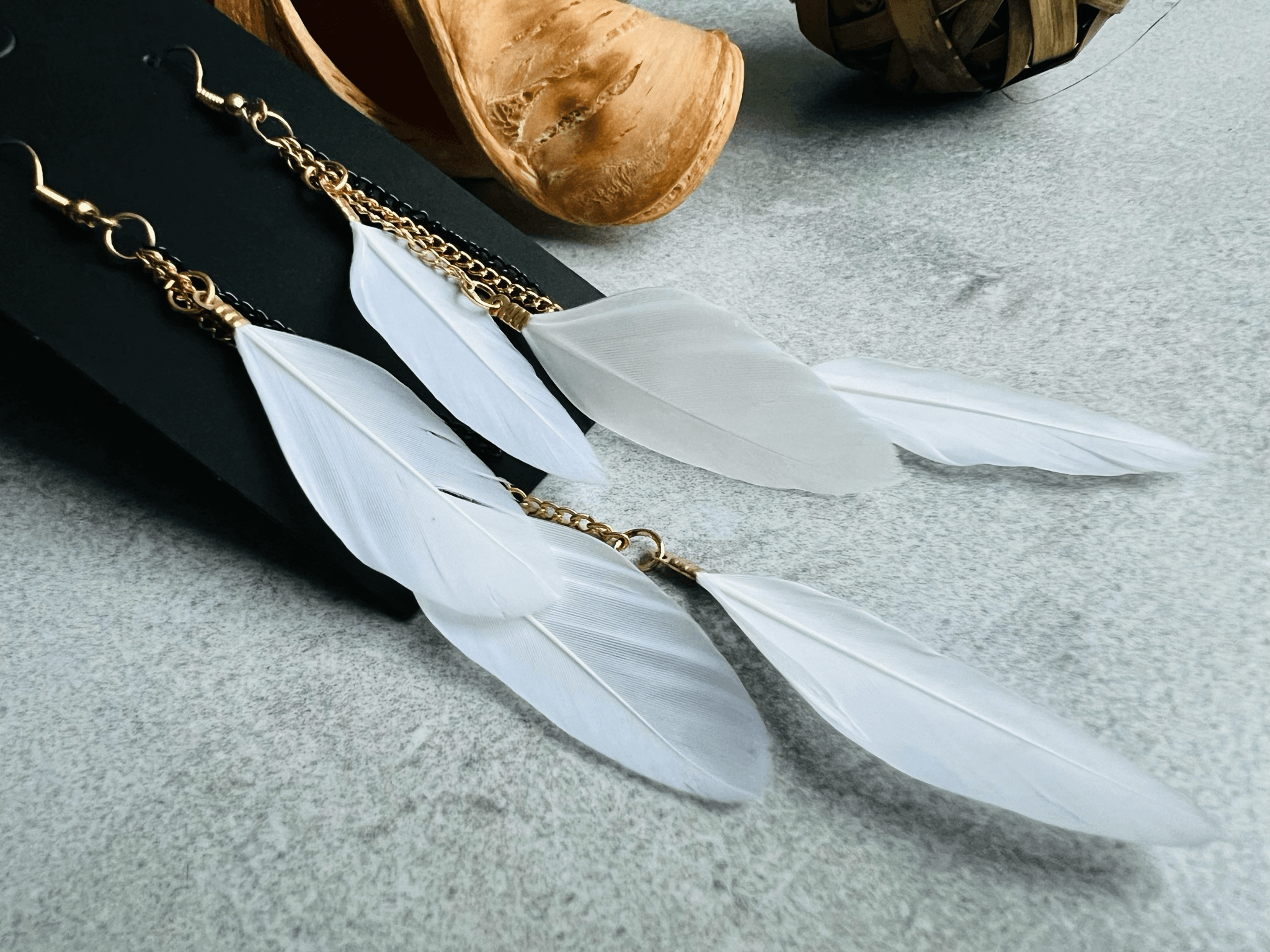 Boucles d’oreilles MARIBETH plumes blanches - Créations Uniques