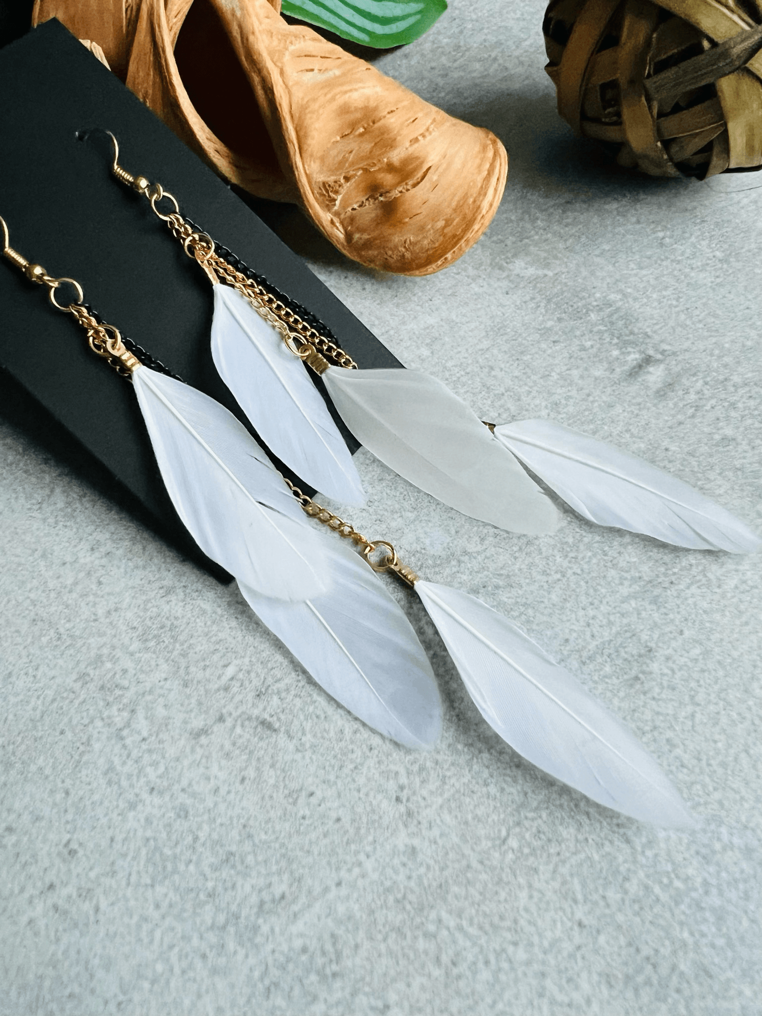 Boucles d’oreilles MARIBETH plumes blanches - Créations Uniques