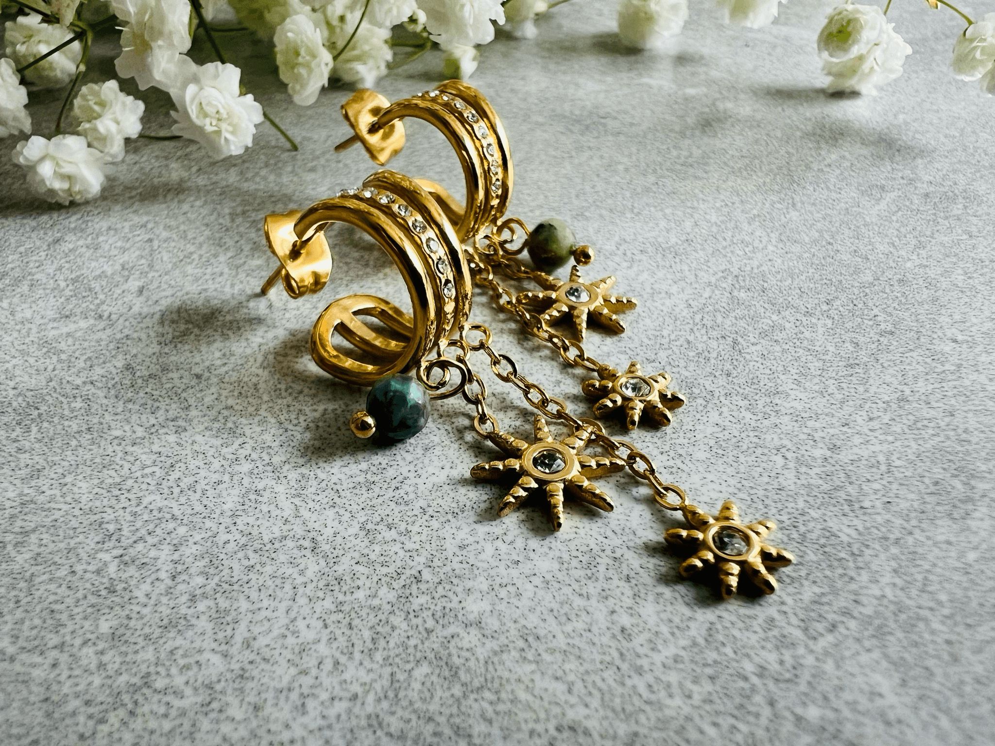 Boucles d’oreilles BLAKE étoiles dorées et touche de bleu - Créations Uniques