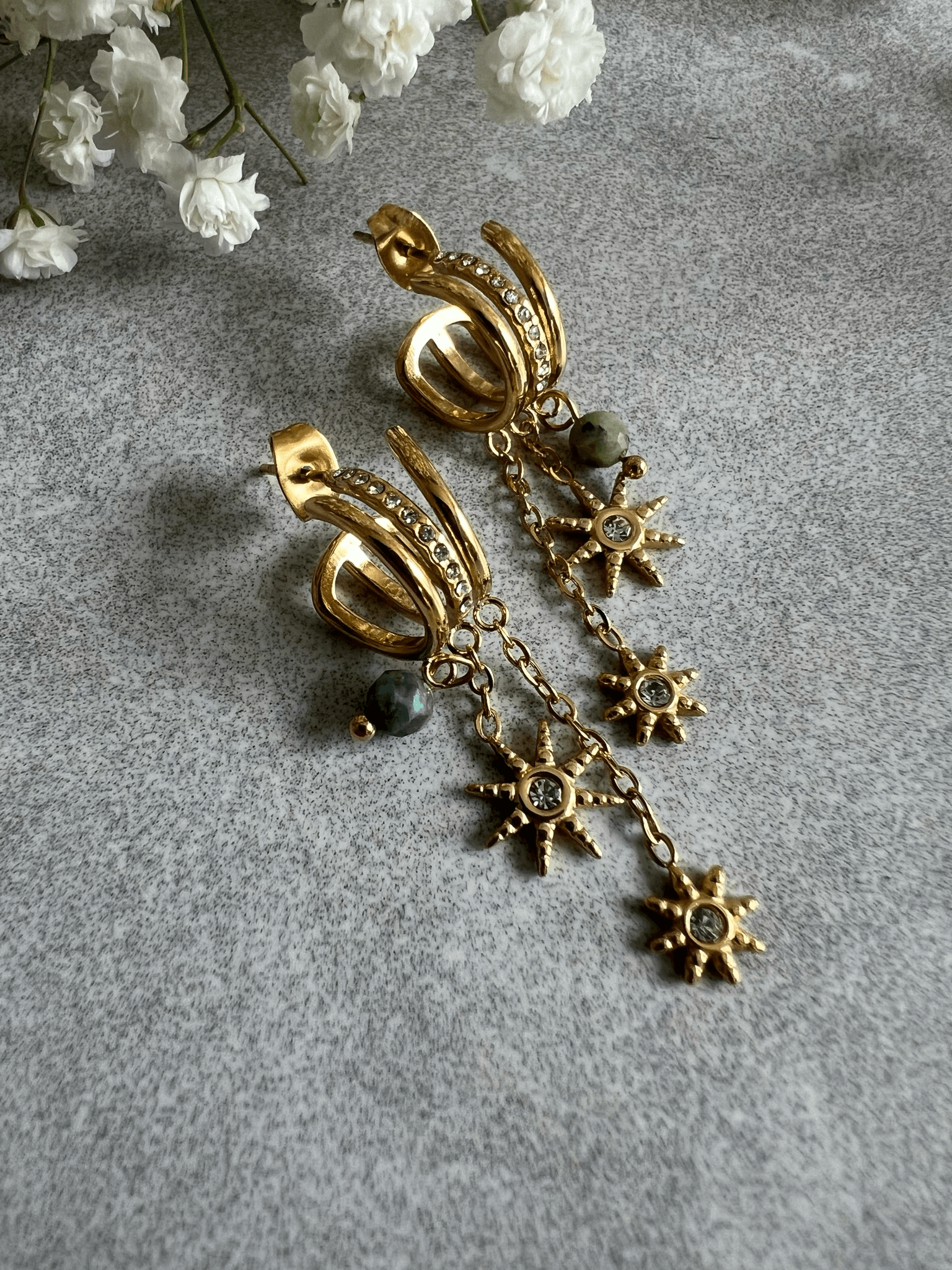 Boucles d’oreilles BLAKE étoiles dorées et touche de bleu - Créations Uniques