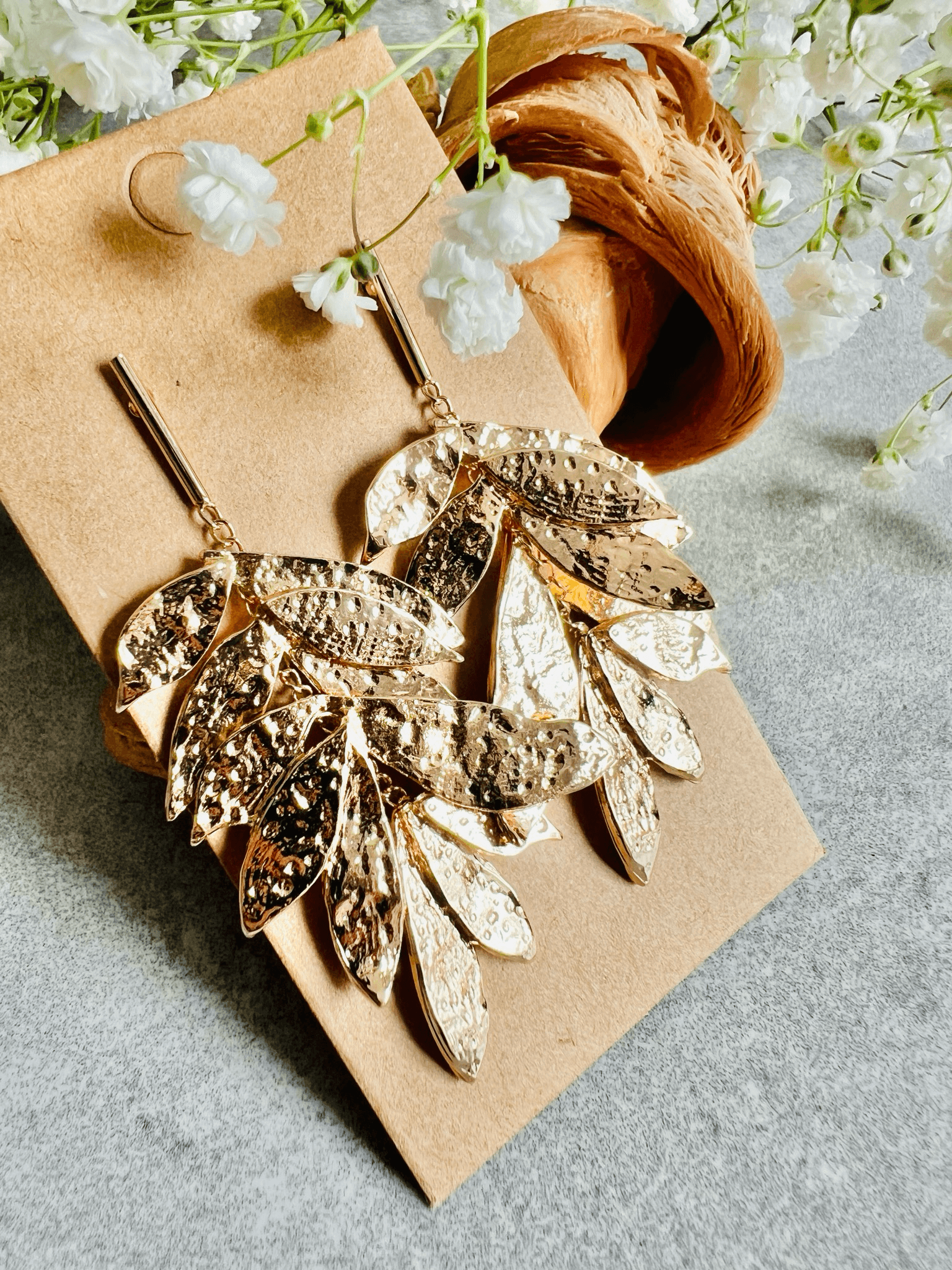 Boucles d’oreilles HOPE feuilles dorées brillantes - Créations Uniques