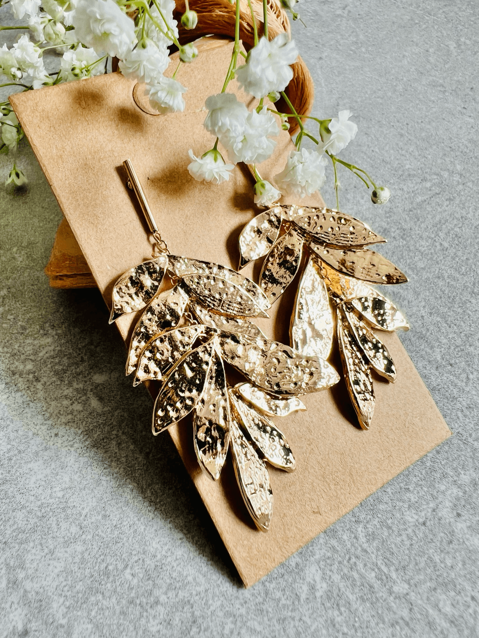 Boucles d’oreilles HOPE feuilles dorées brillantes - Créations Uniques