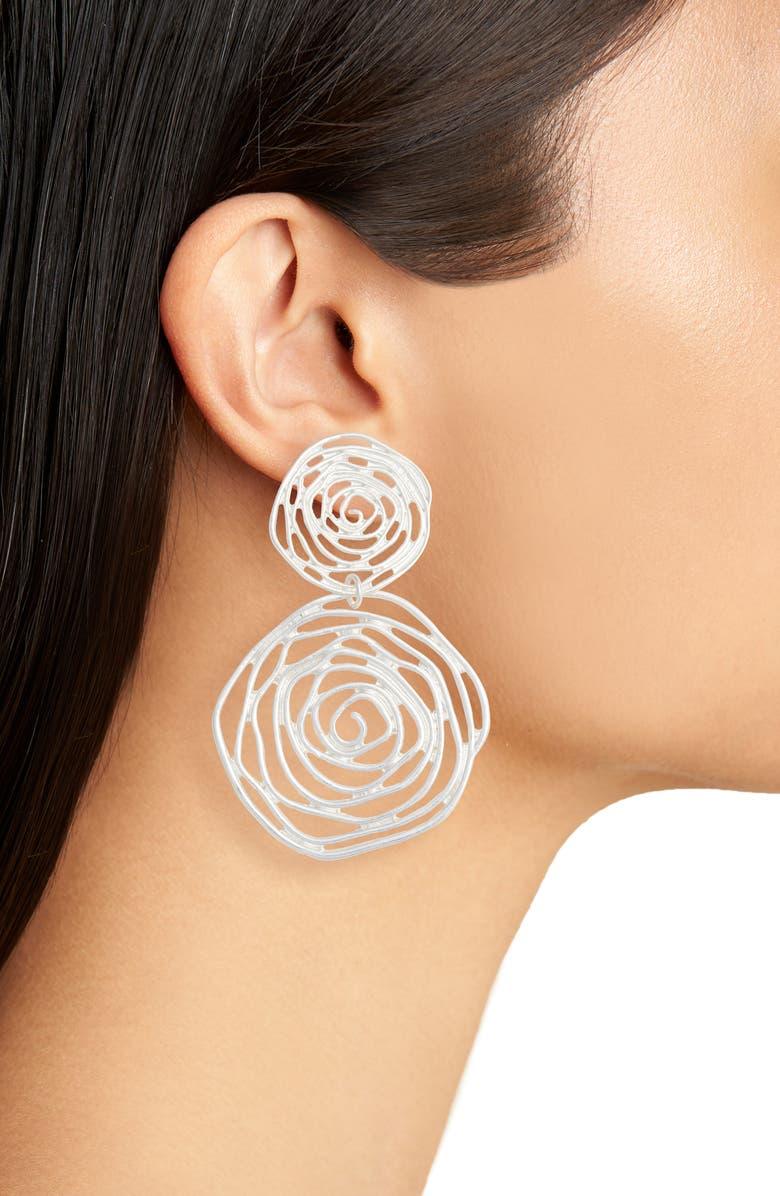 E64135 Boucles d'oreilles tendance roses découpées - Karine Sultan - Créations Uniques