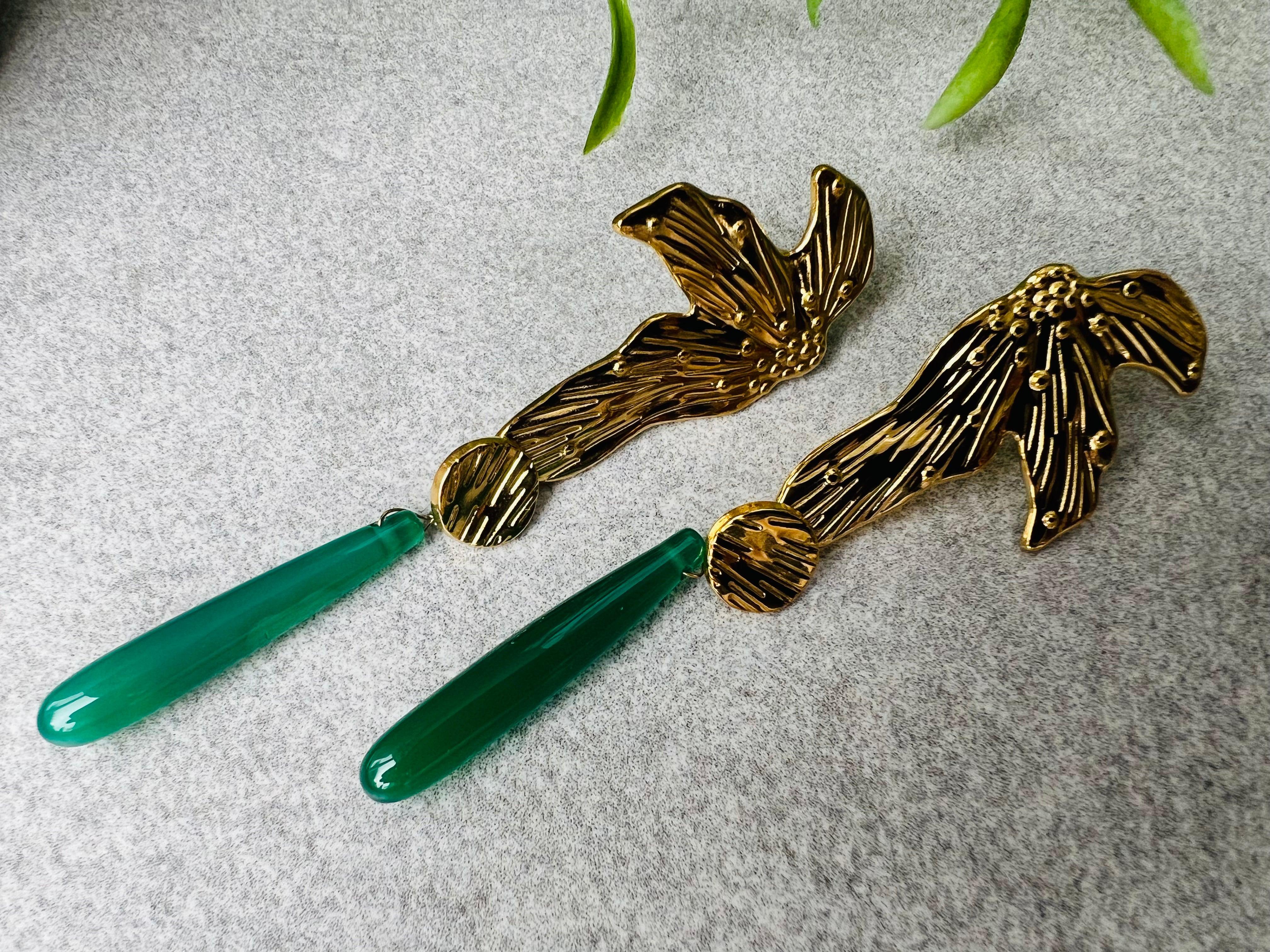 Boucles d’oreilles OLYMPE nouvelle version - feuilles chic dorées et gouttes vert jade - Créations Uniques