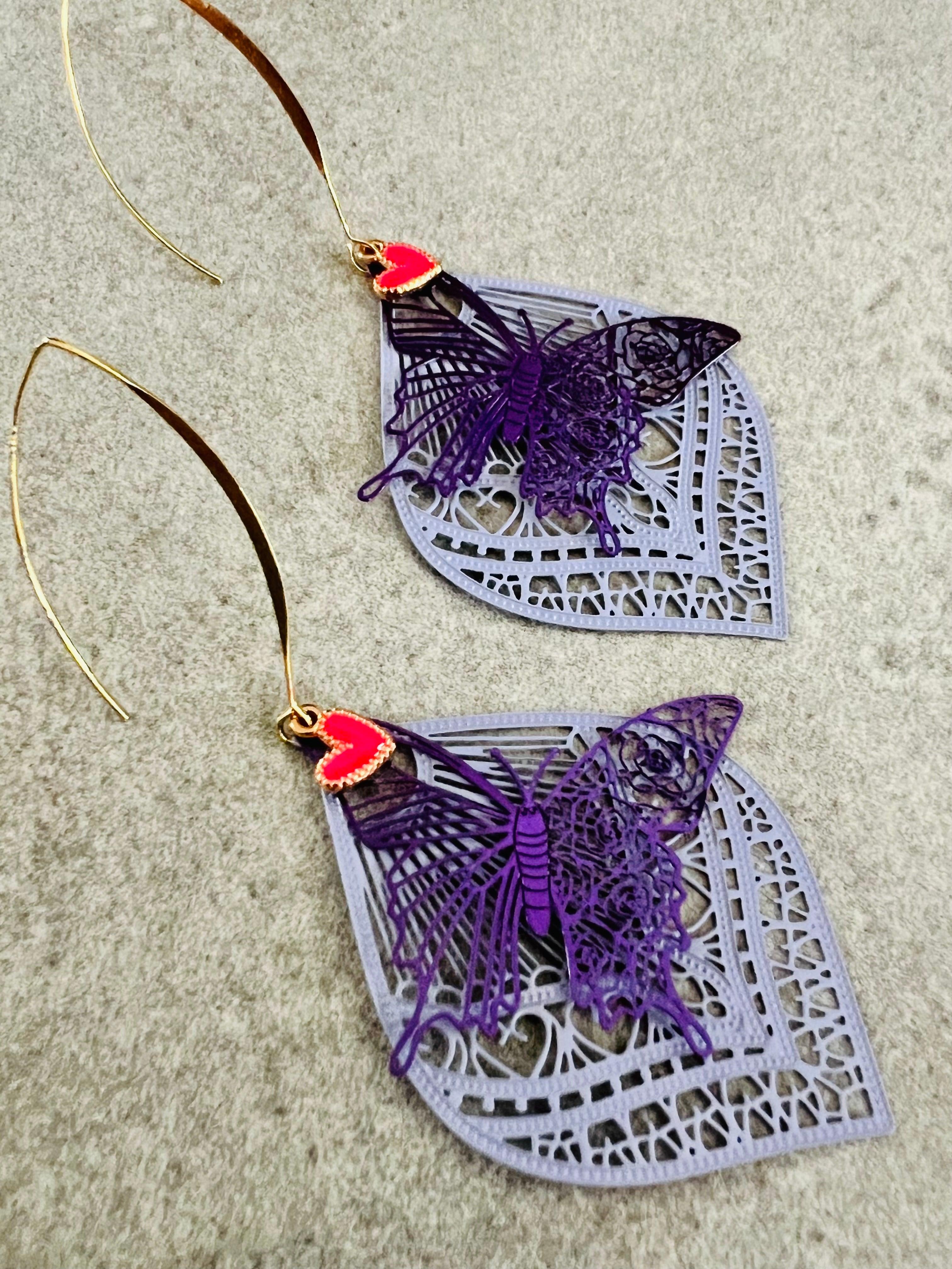 Boucles d’oreilles ARIETA gouttes lilas et papillons violets - Créations Uniques - Créations Uniques