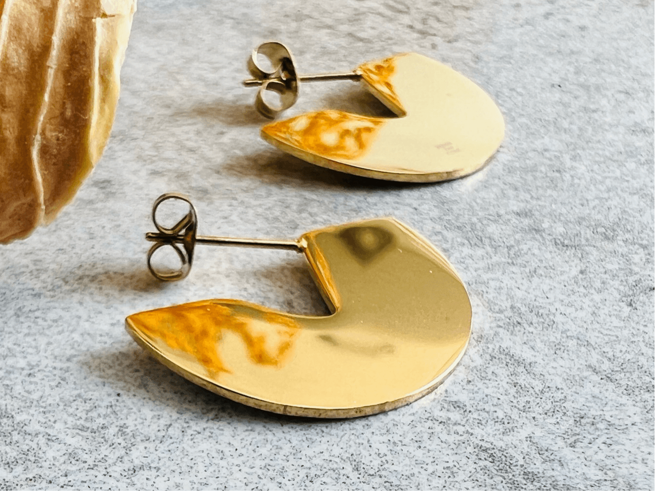 Boucles d’oreilles VIVIANNE demi cercles dorés style casual - Créations Uniques