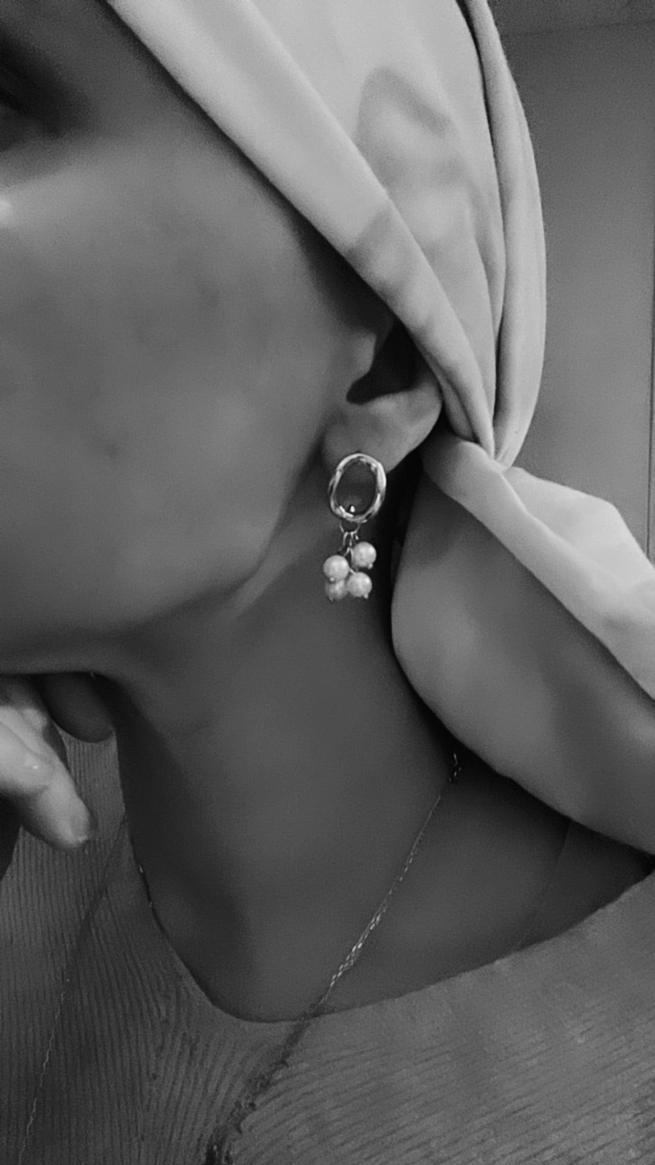 Boucles d’oreilles courtes RENÉE perles blanc nacré - Créations Uniques